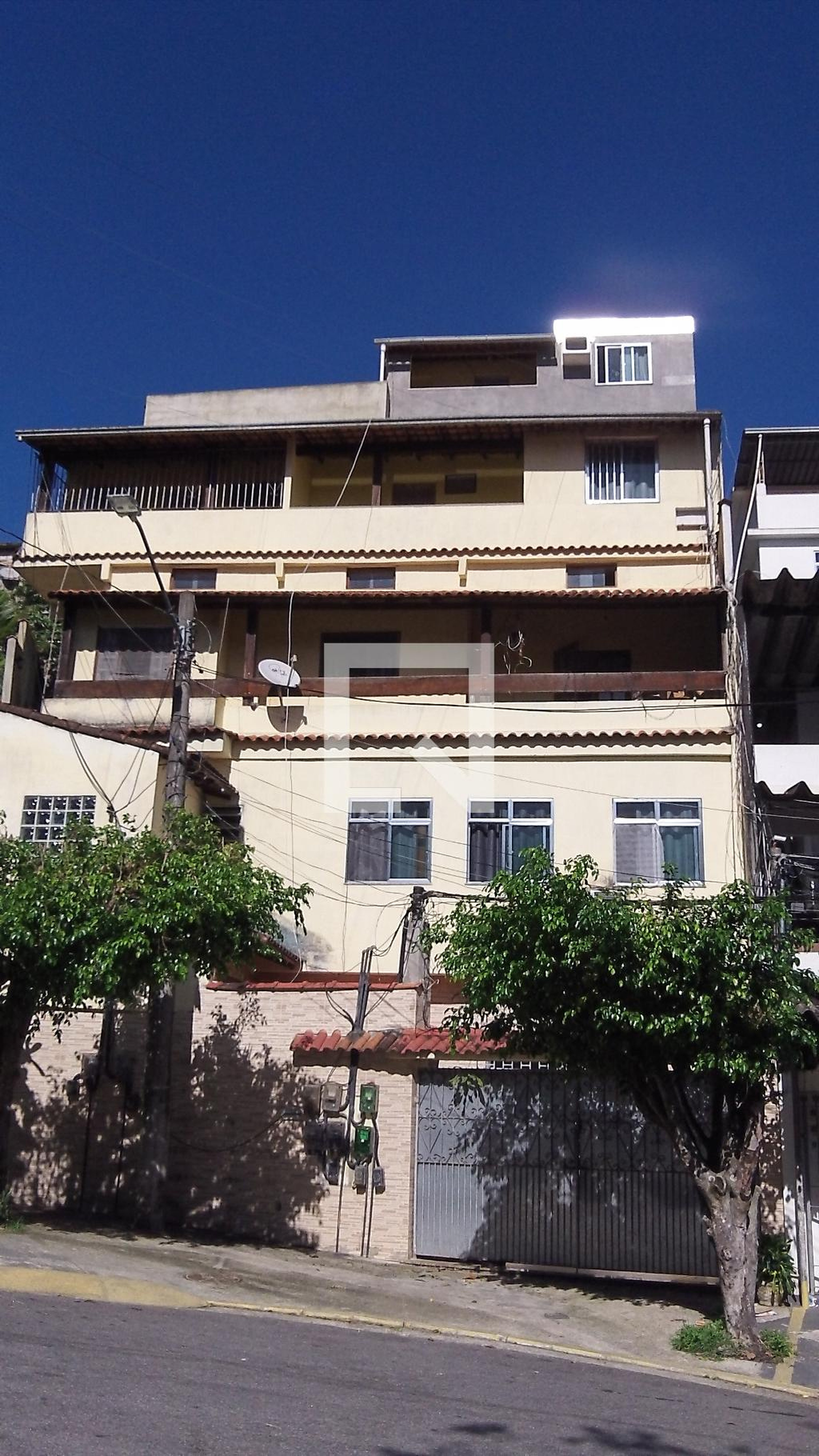 Fachada Condomínio em Rua Vale dos Ipês, 30