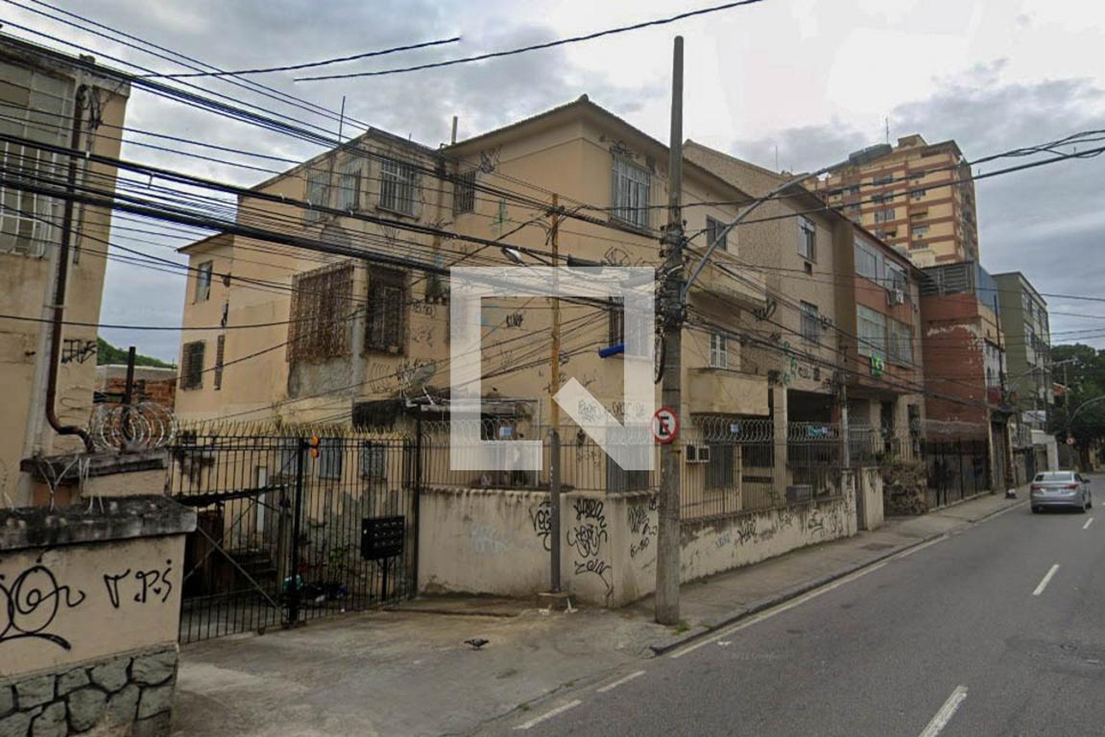 Fachada Condomínio em Rua Teodoro da Silva, 566