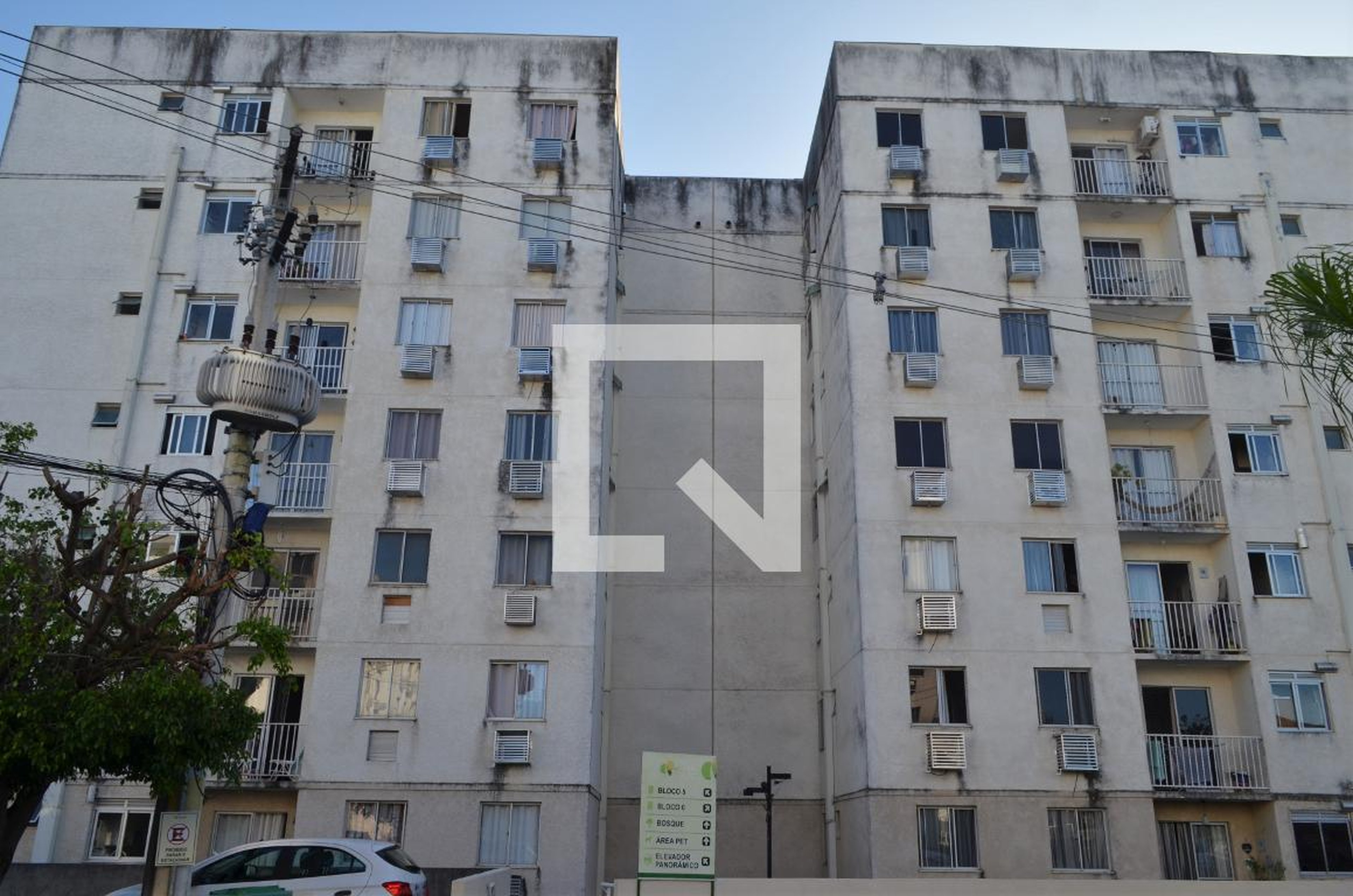 Fachada Condomínio em Estrada Rodrigues Caldas, 41