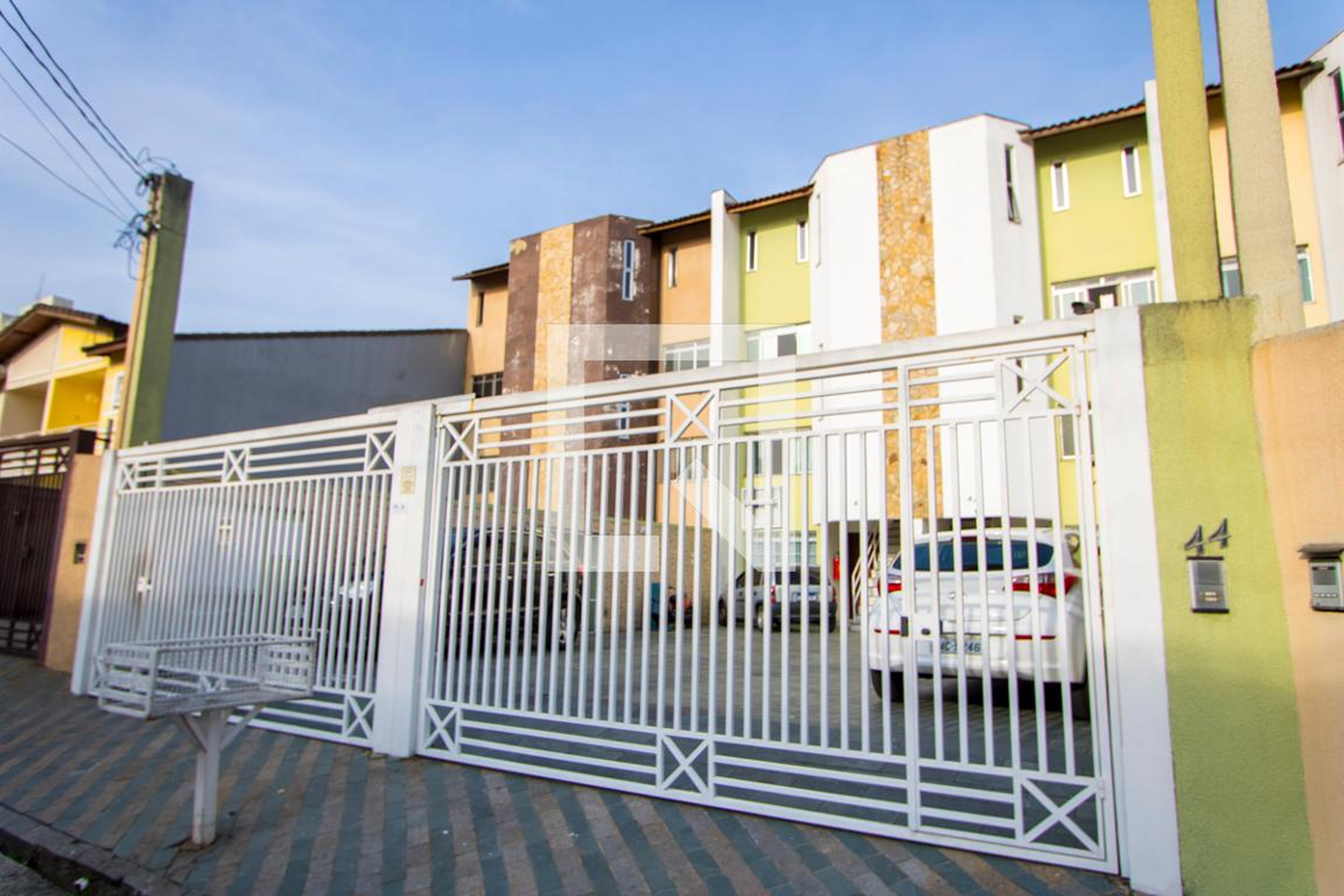 Fachada Condomínio em Rua Miquelina, 44