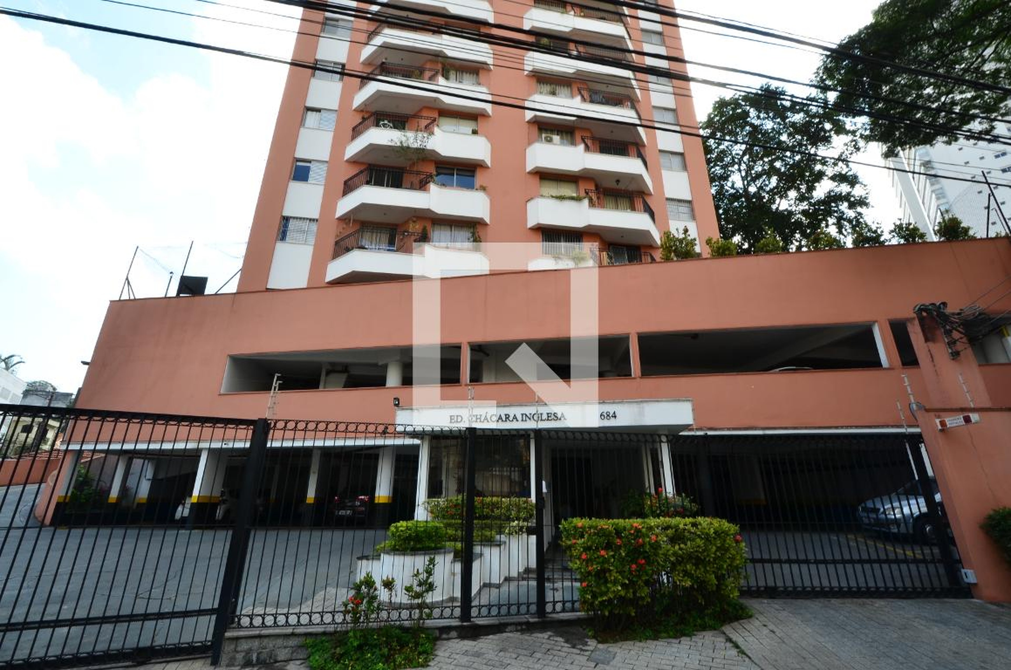 Fachada do Prédio Condomínio em Rua Correia de Lemos, 686