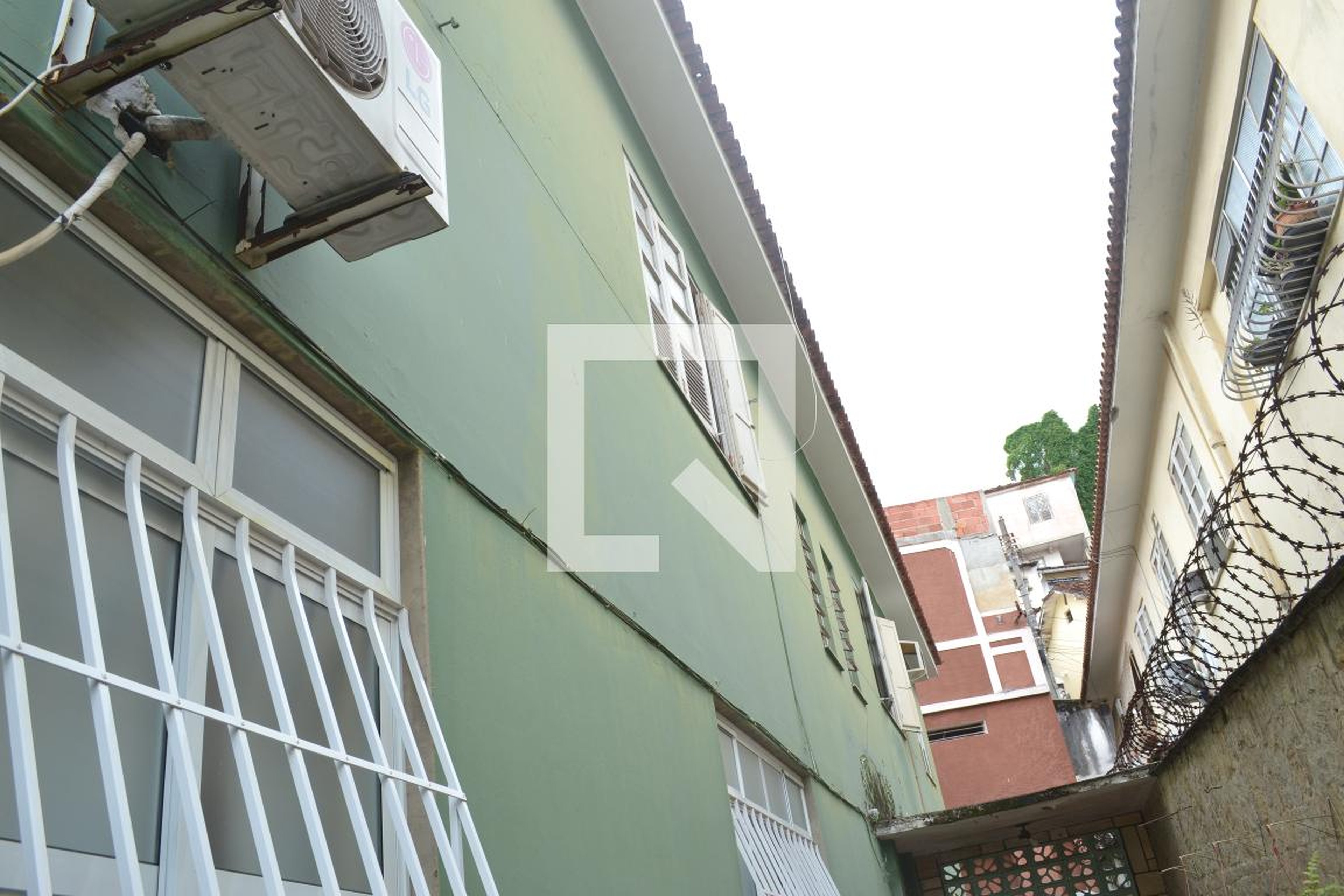 Fachada Condomínio em Rua General Andrade Neves, 309