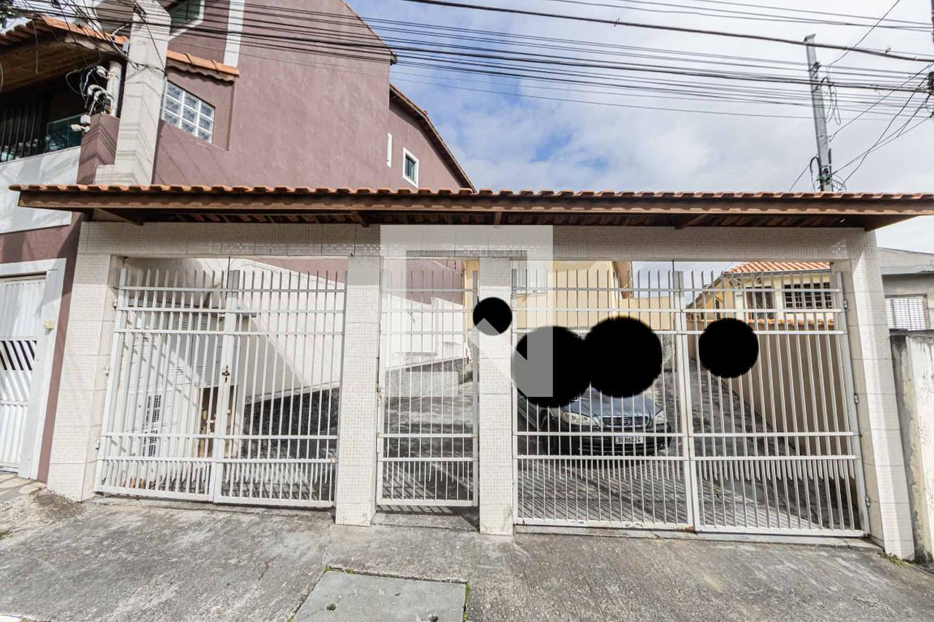 Fachada Condomínio em Rua Elza Delphino Ribeiro, 312