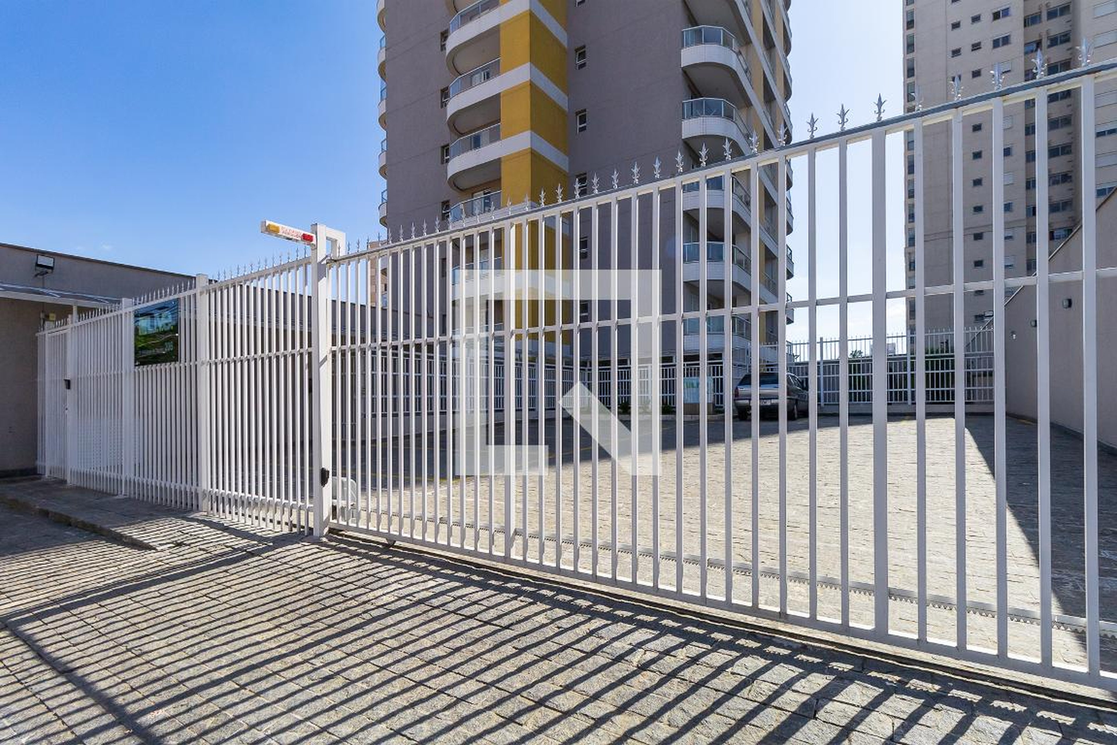 Fachada do Condomínio Condomínio Live Home Club