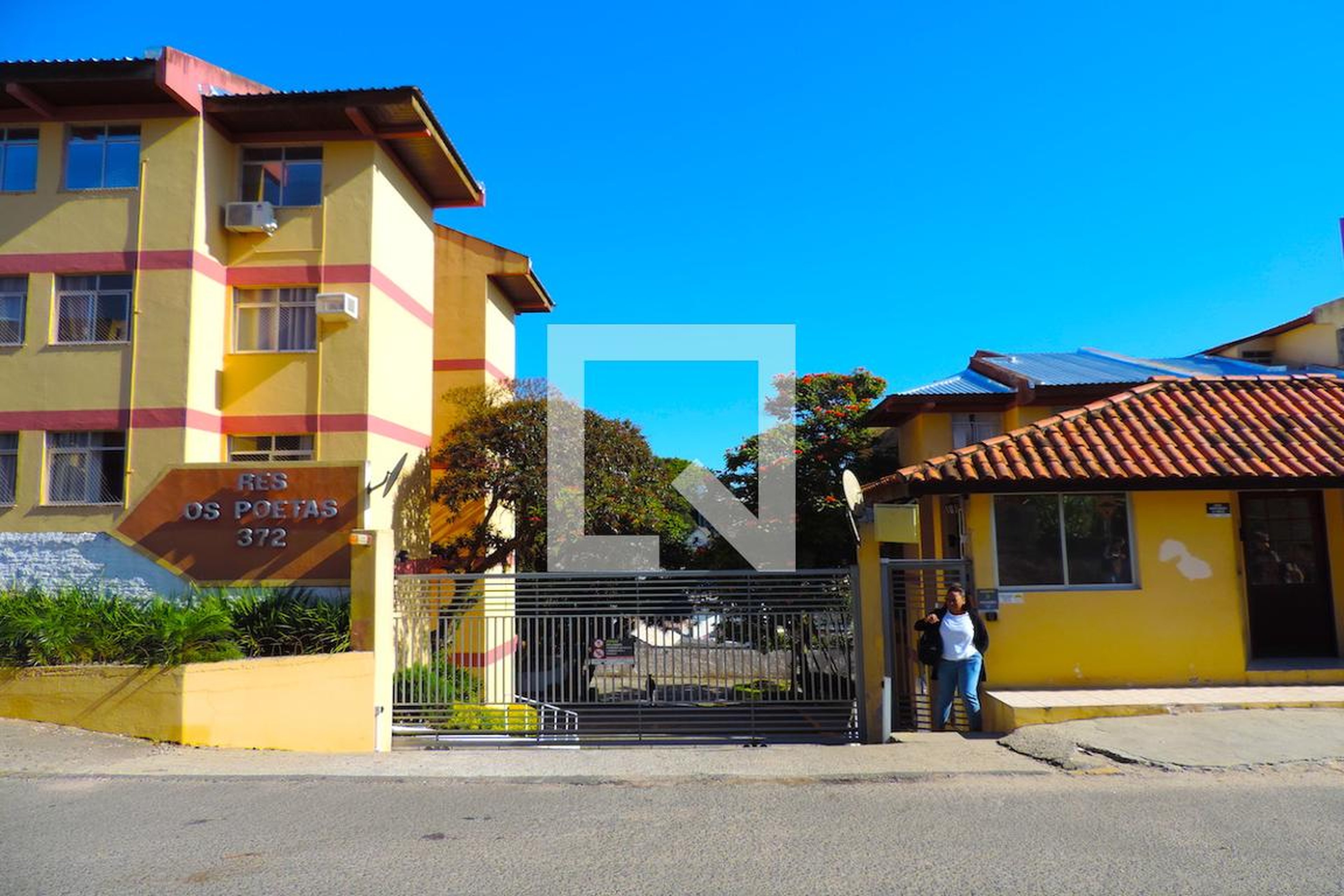 Fachada do Condomínio Condomínio Os Poetas