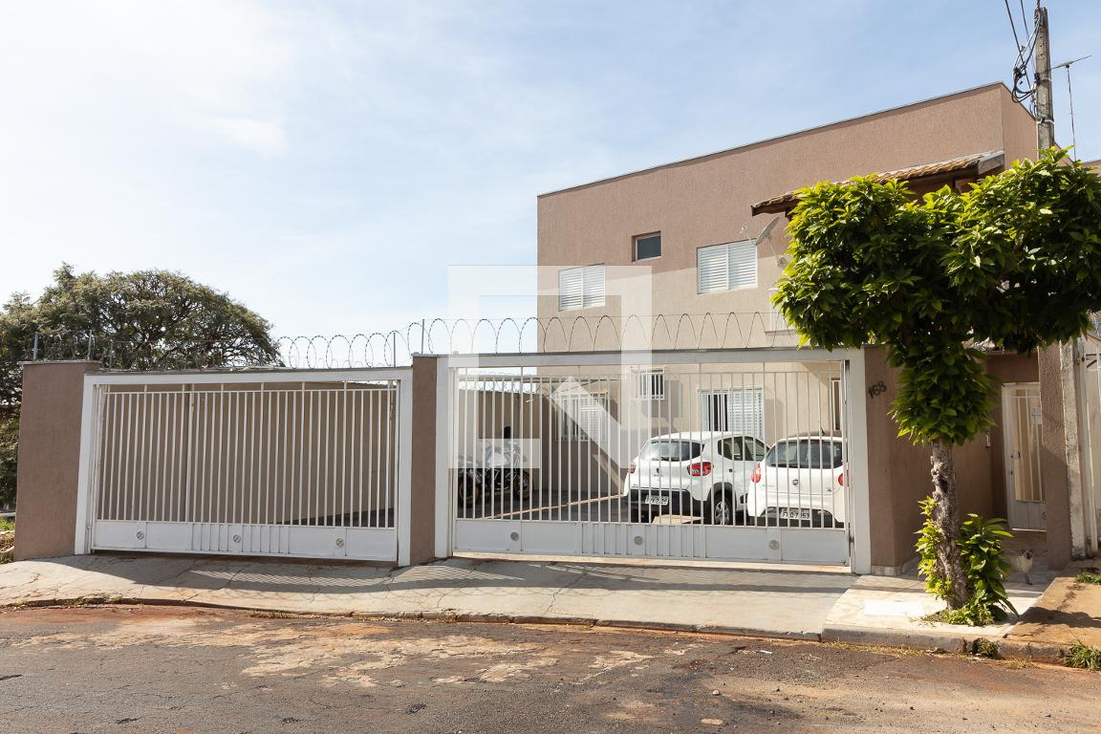 Fachada Condomínio em Rua João Ângelo Vendrúscolo, 168