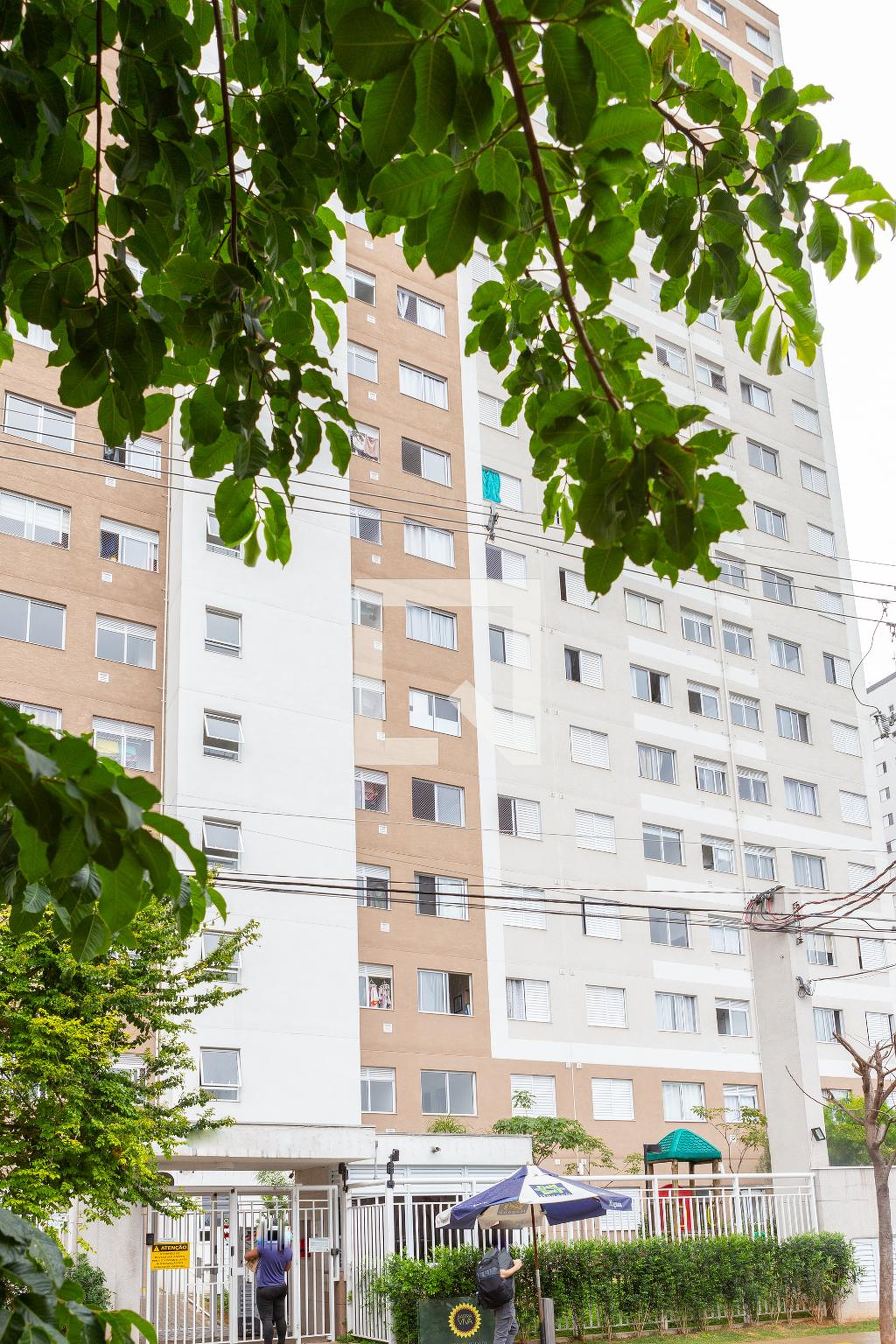 Fachada Condomínio em Rua Torres da Barra, 375