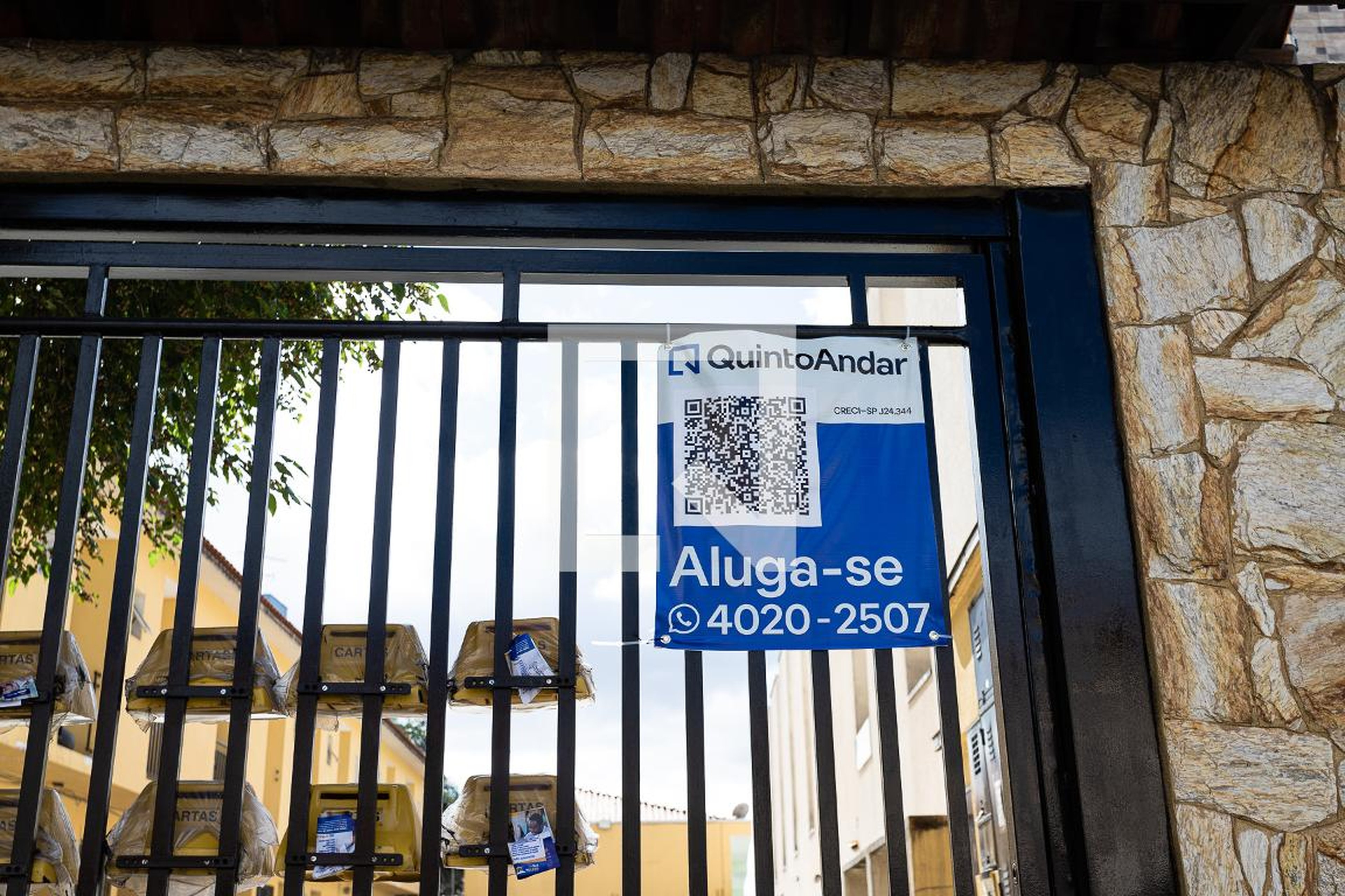 Fachada Condomínio em Rua José Issi, 95