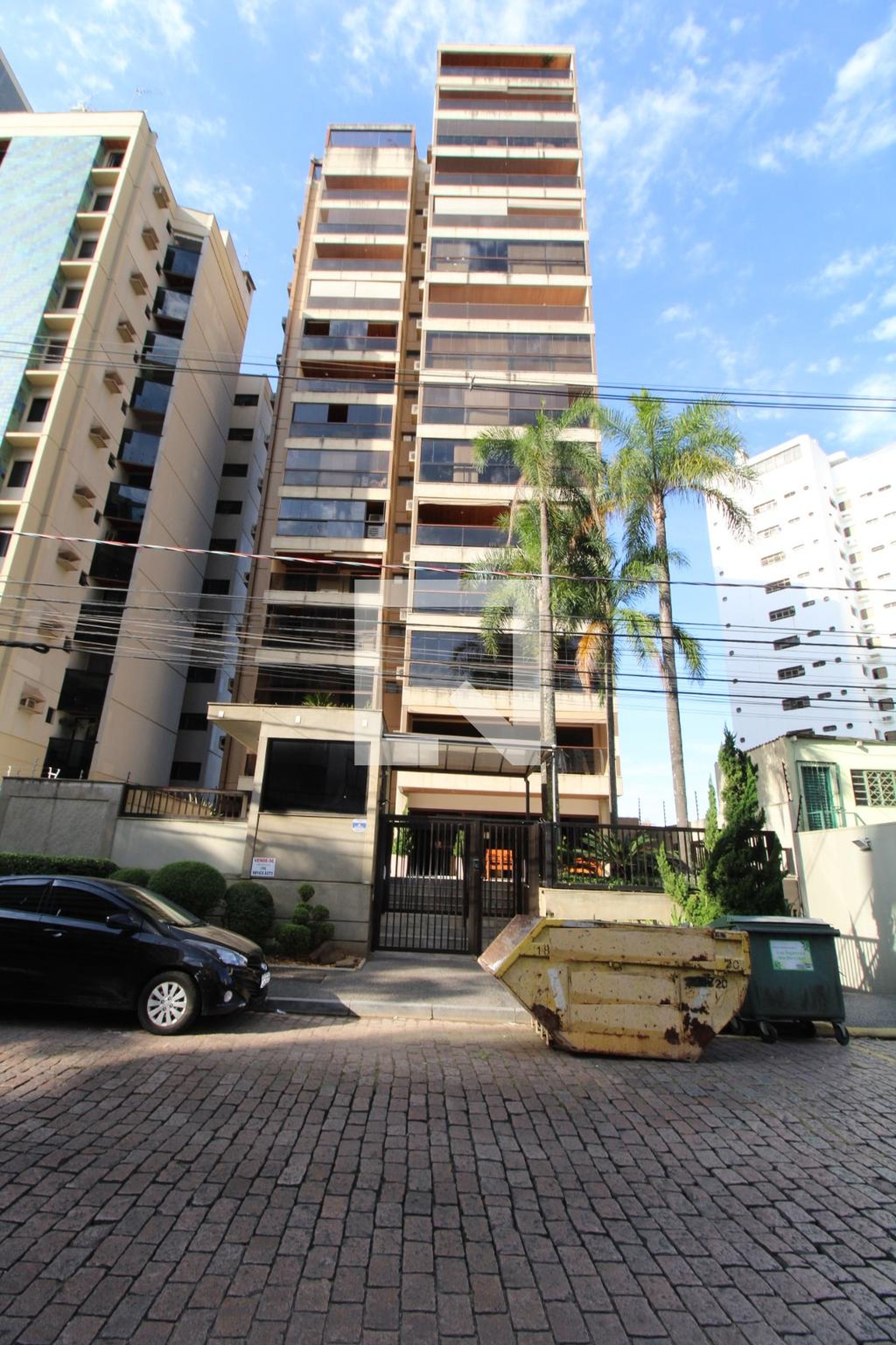 Fachada do Condomínio Condomínio em Rua Coronel Quirino, 736