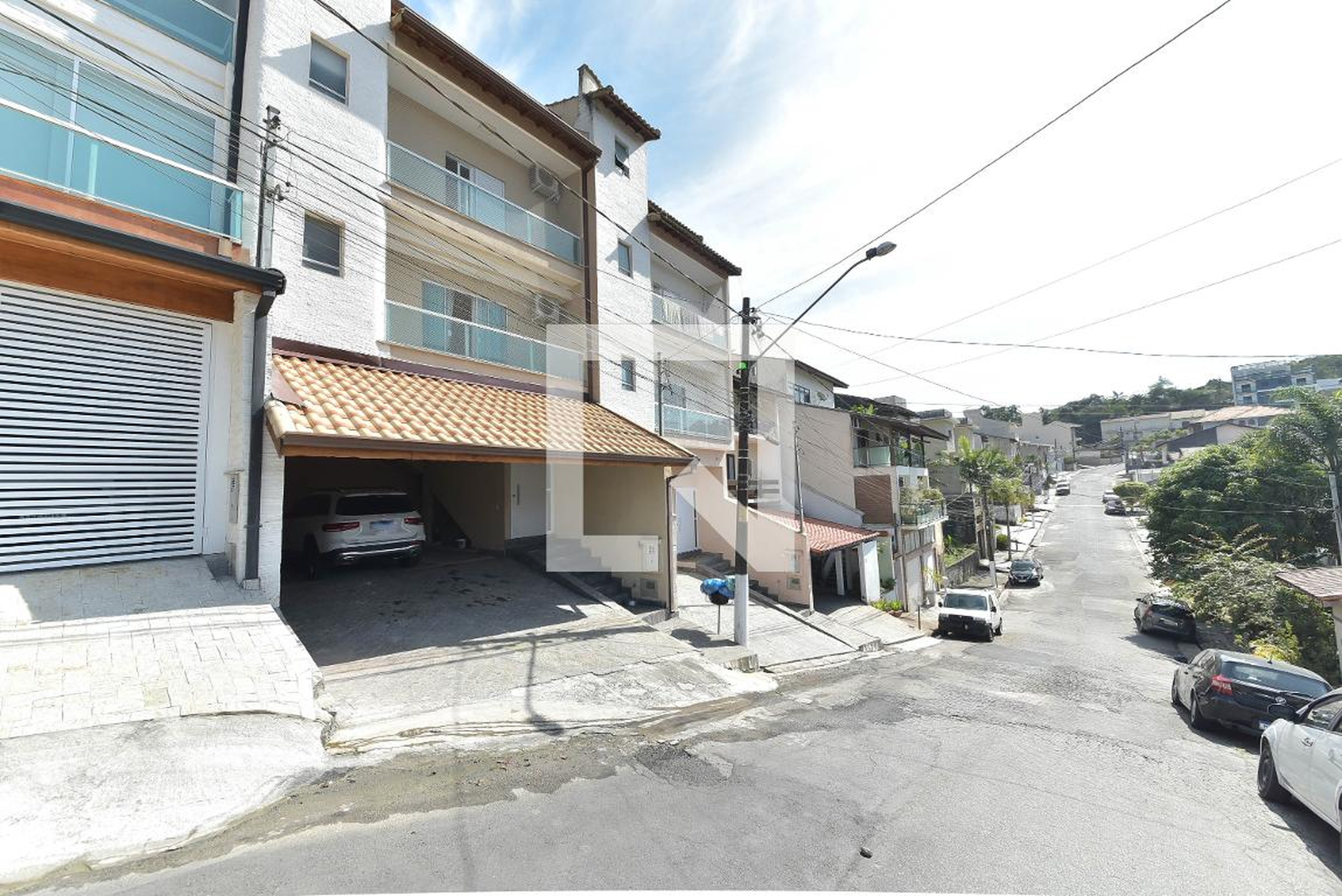 Fachada Condomínio em Rua Zulmiro della Ricca, 168