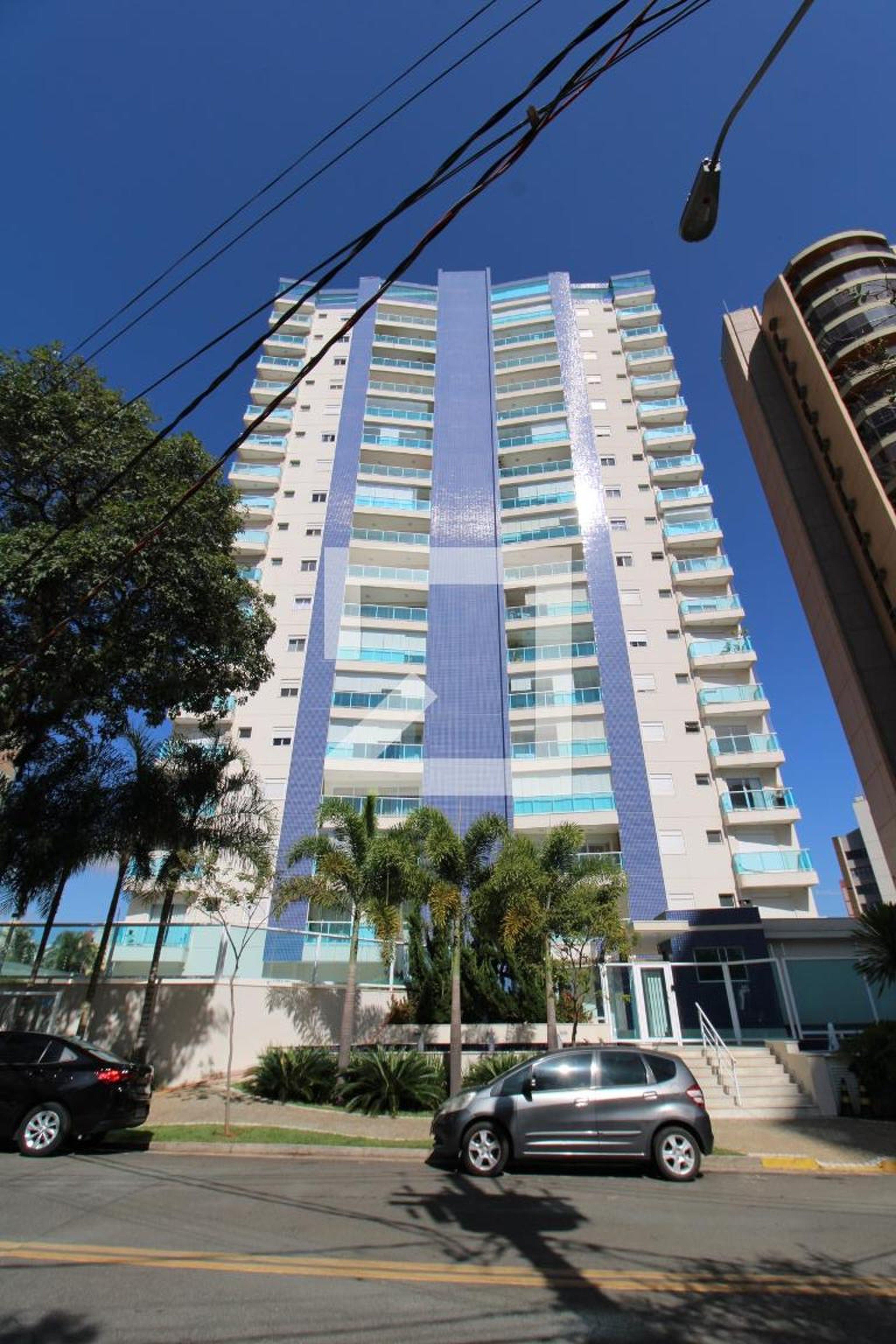 Fachada do Condomínio Condomínio Saint Tropez