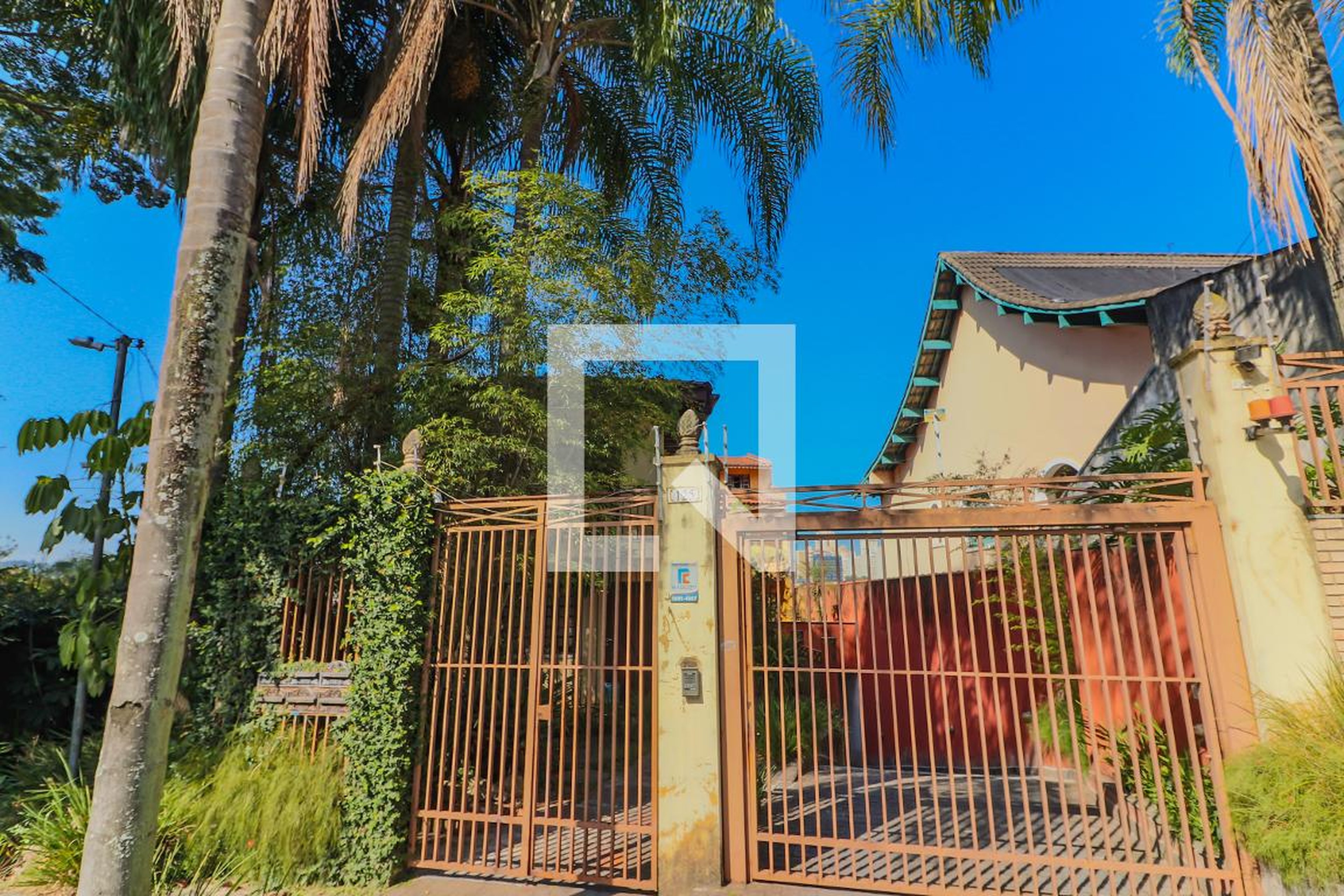 Fachada do Condomínio Condomínio em Rua Francisco Perroti, 125