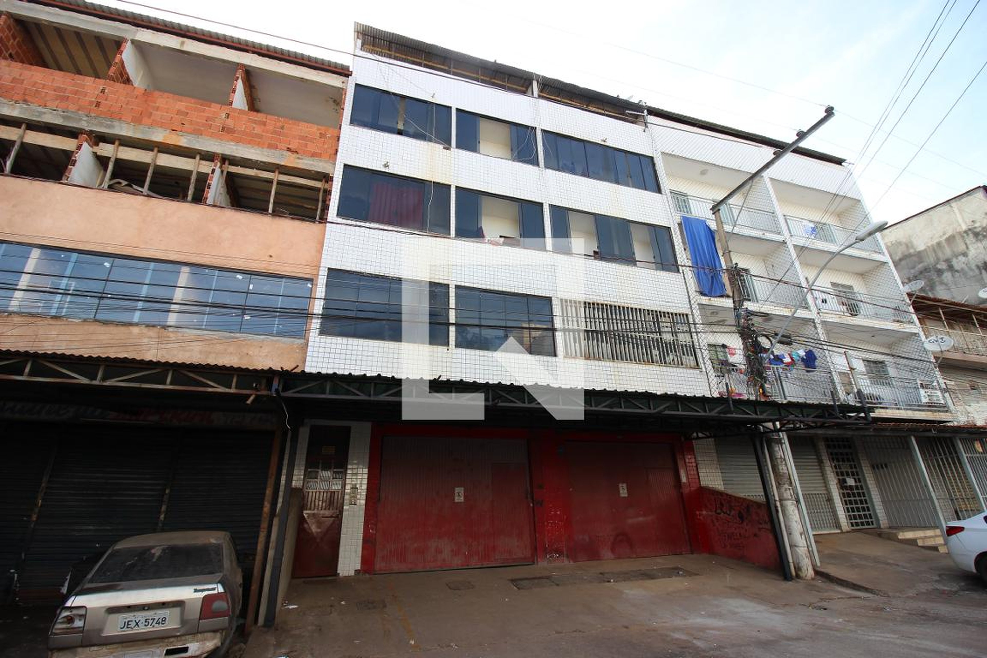 Fachada Condomínio em Rua 5 Norte, 48