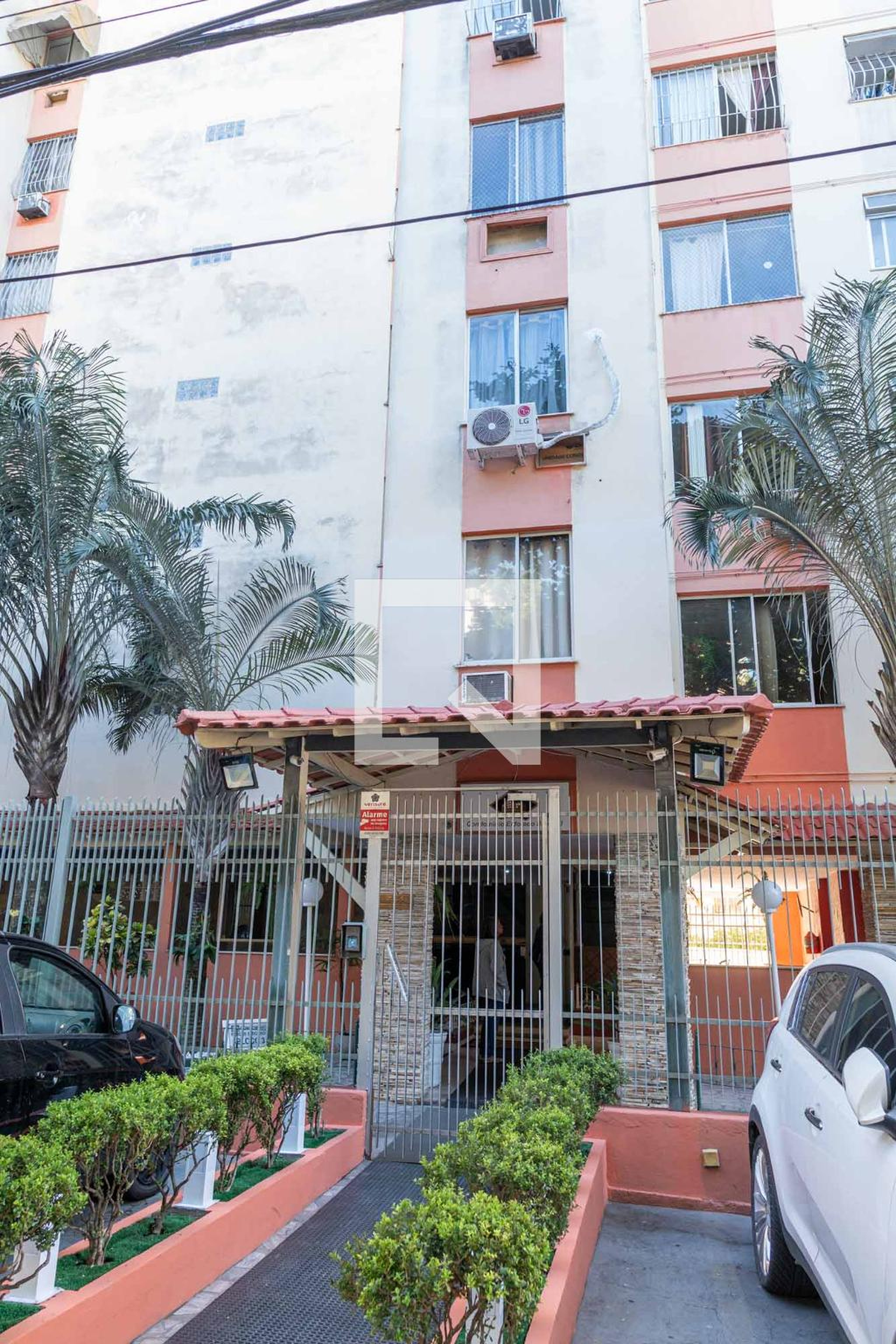 Fachada Condomínio em Rua Riodades, 147