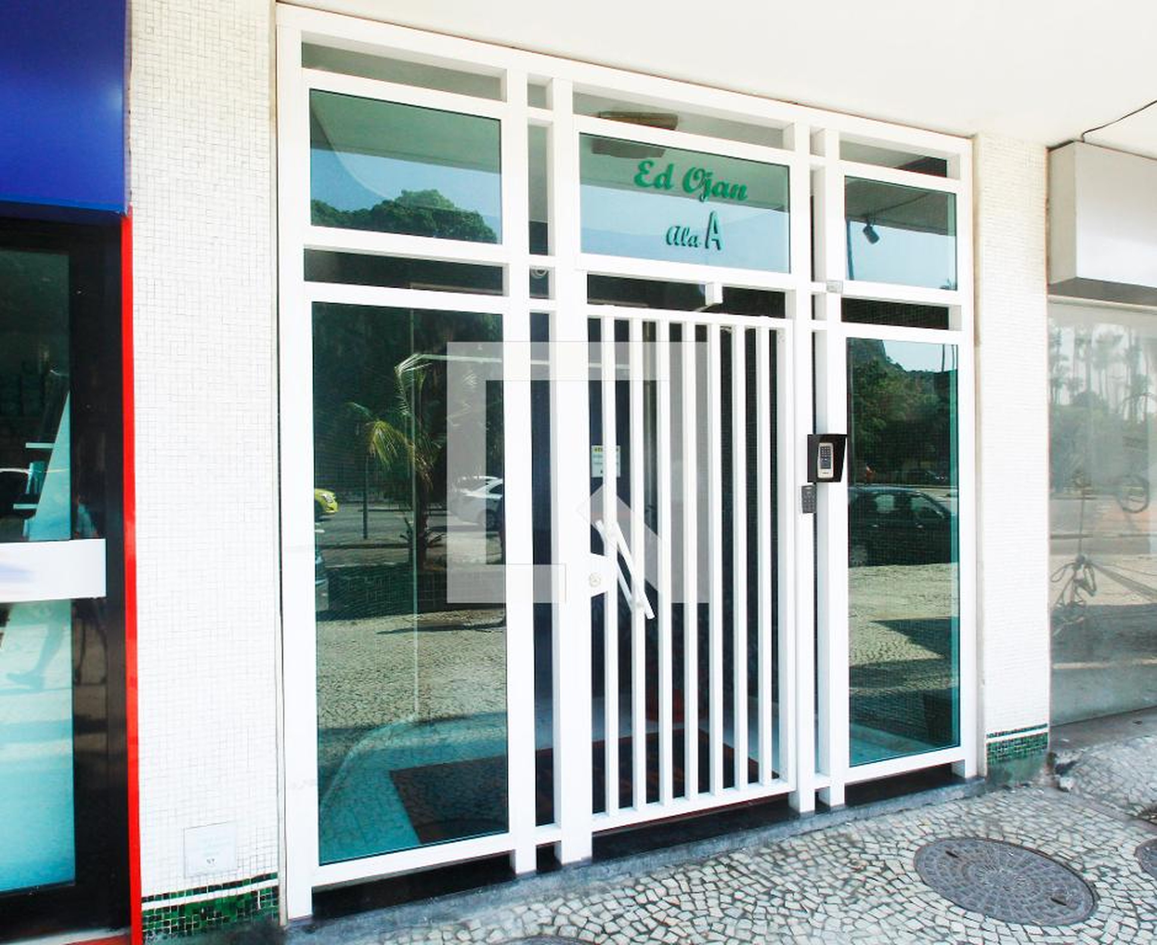 Entrada do Prédio - Edifício Ojan