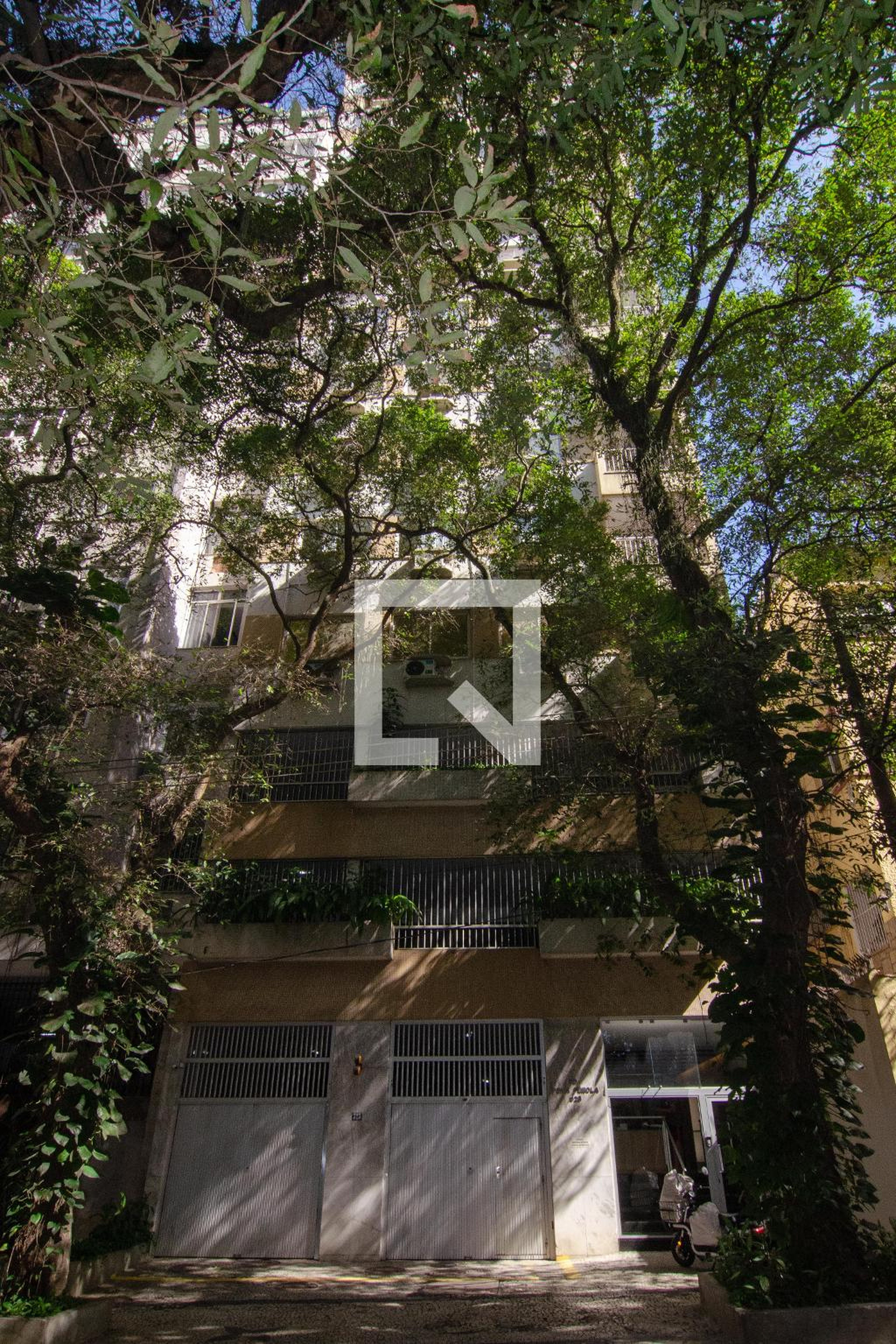 Fachada Condomínio em Rua Santa Clara, 323