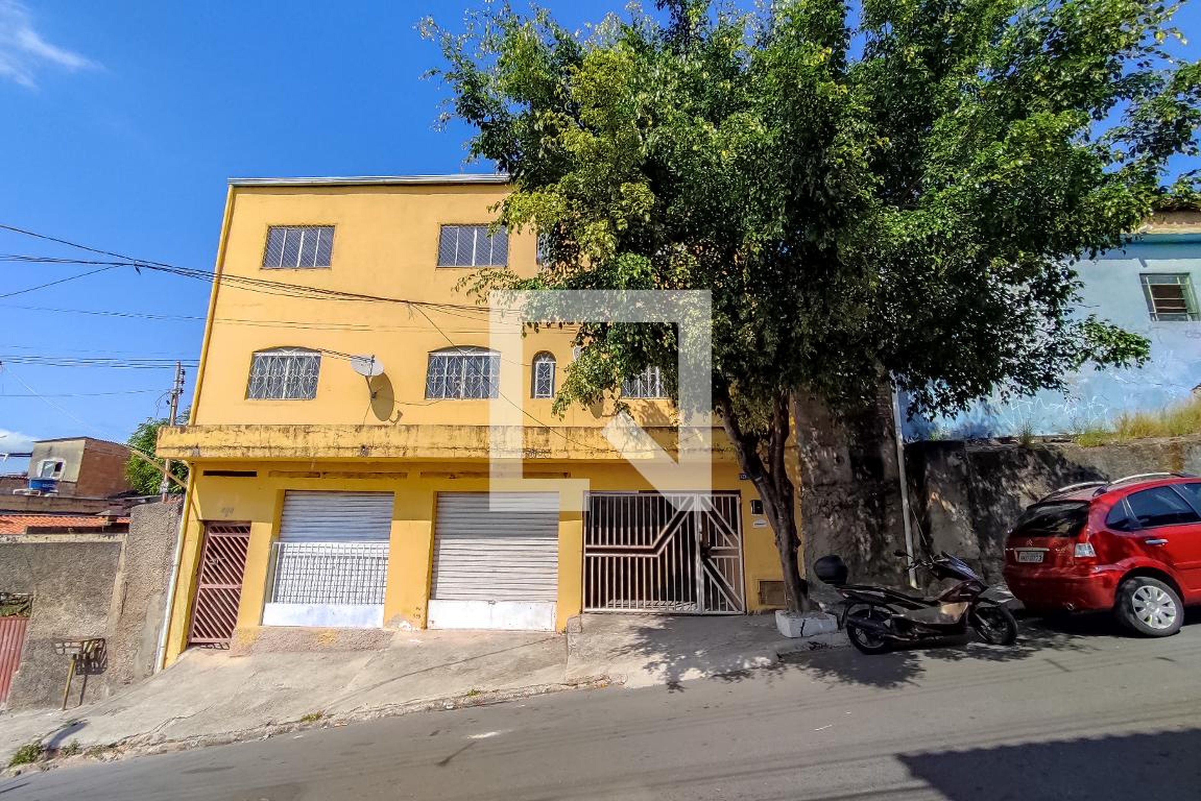 Fachada Condomínio em Rua Lunds Ferreira, 328