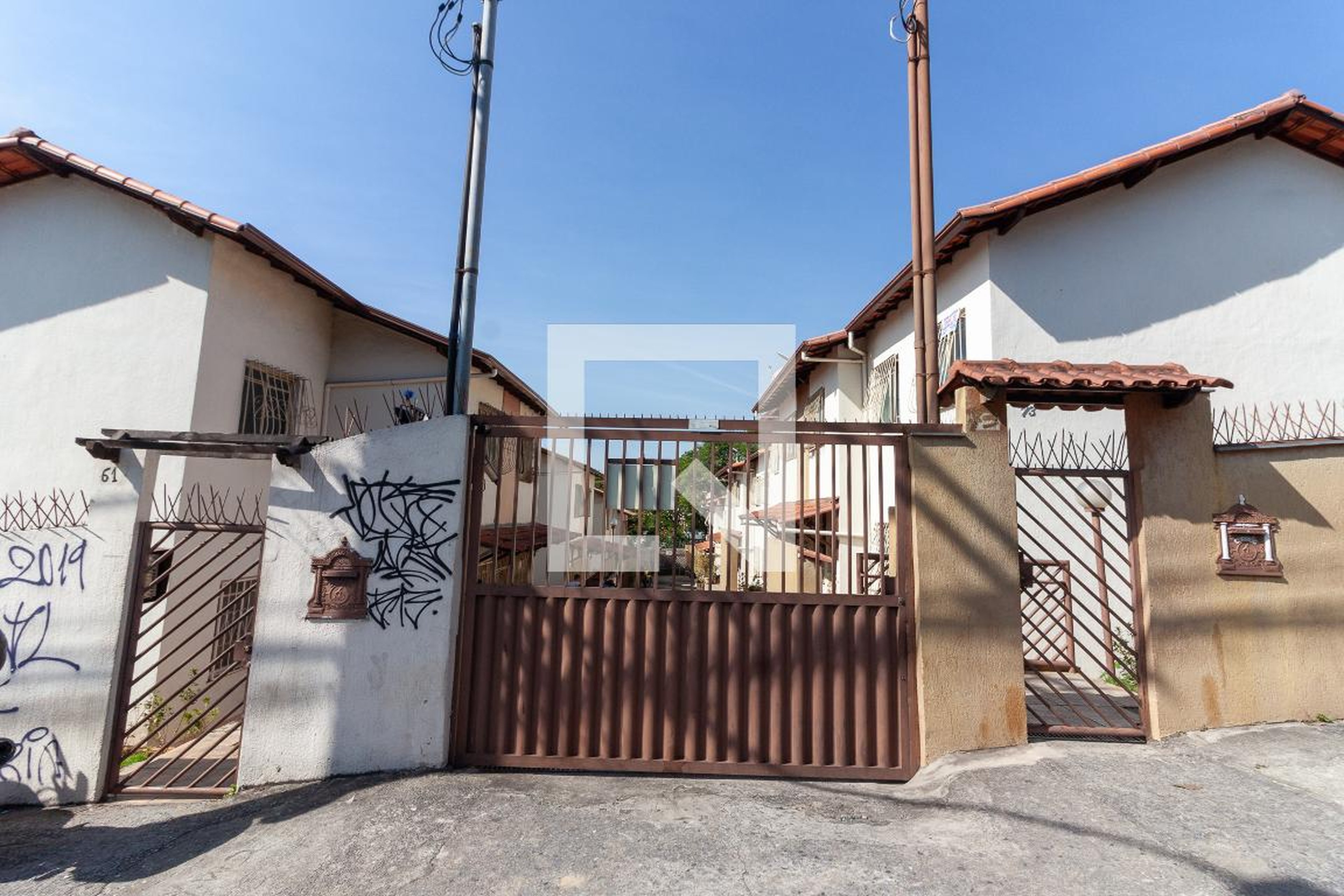 Fachada do Condomínio Condomínio em Rua Farmacêutico Raul Machado, 61