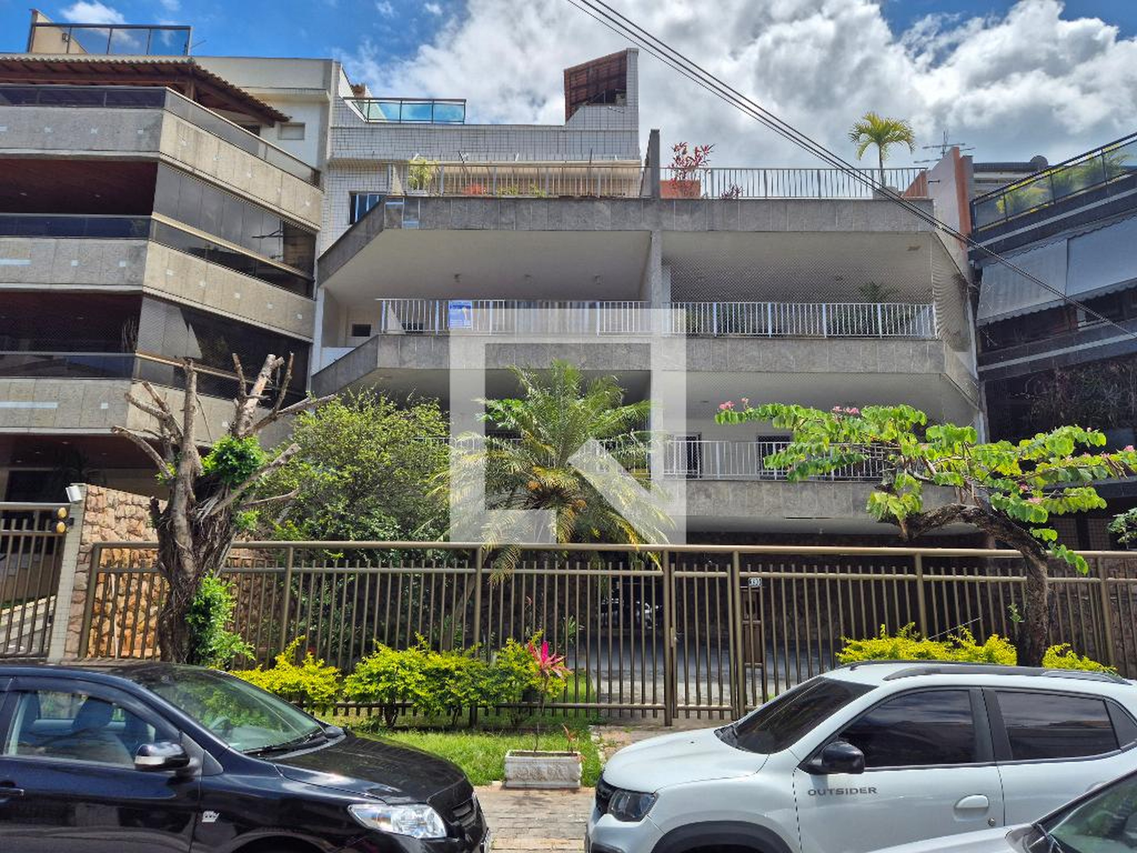 Fachada Condomínio em Rua Raul da Cunha Ribeiro, 190