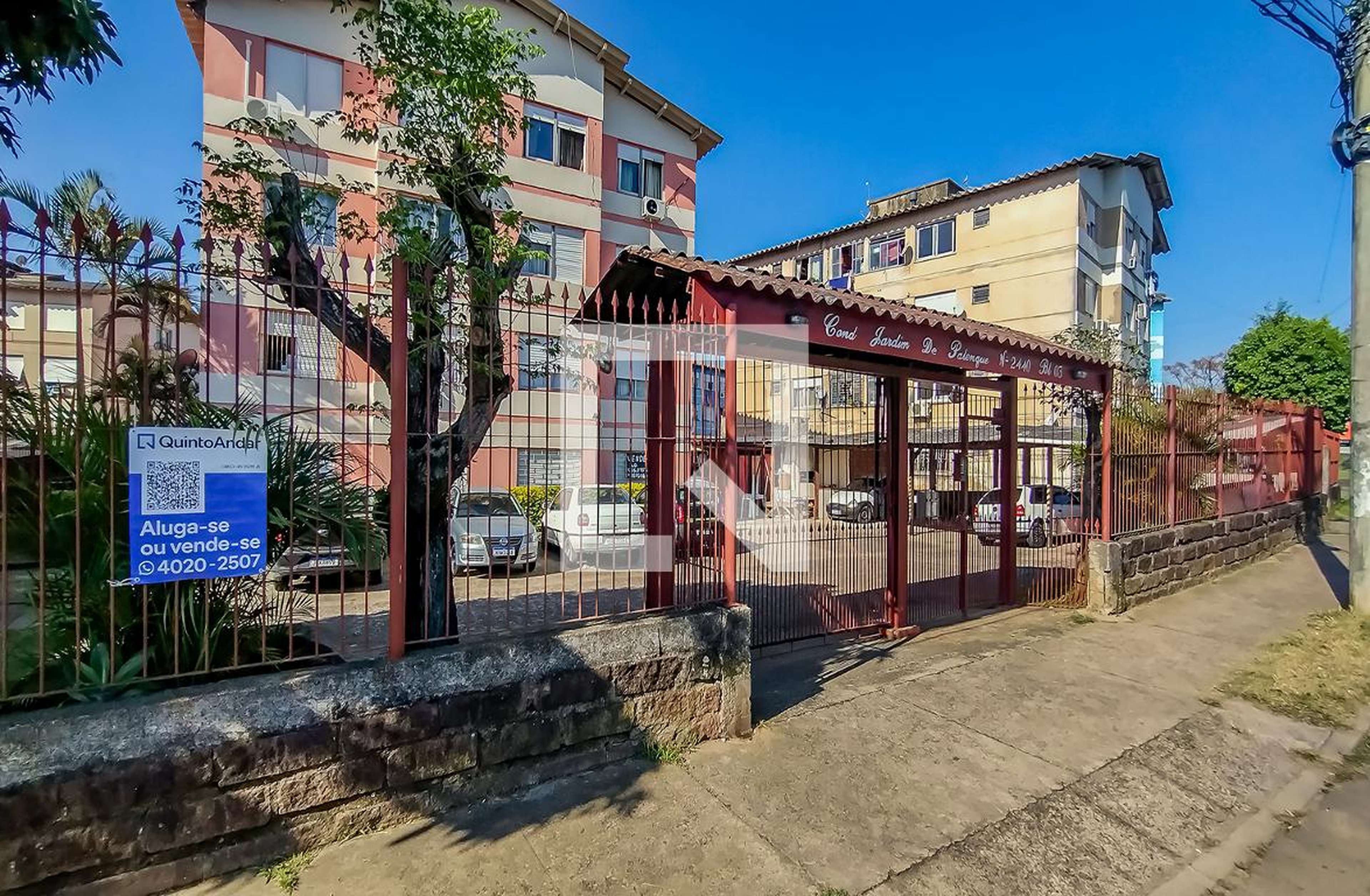 Fachada do Condomínio Condomínio em Rua dos Maias, 2440