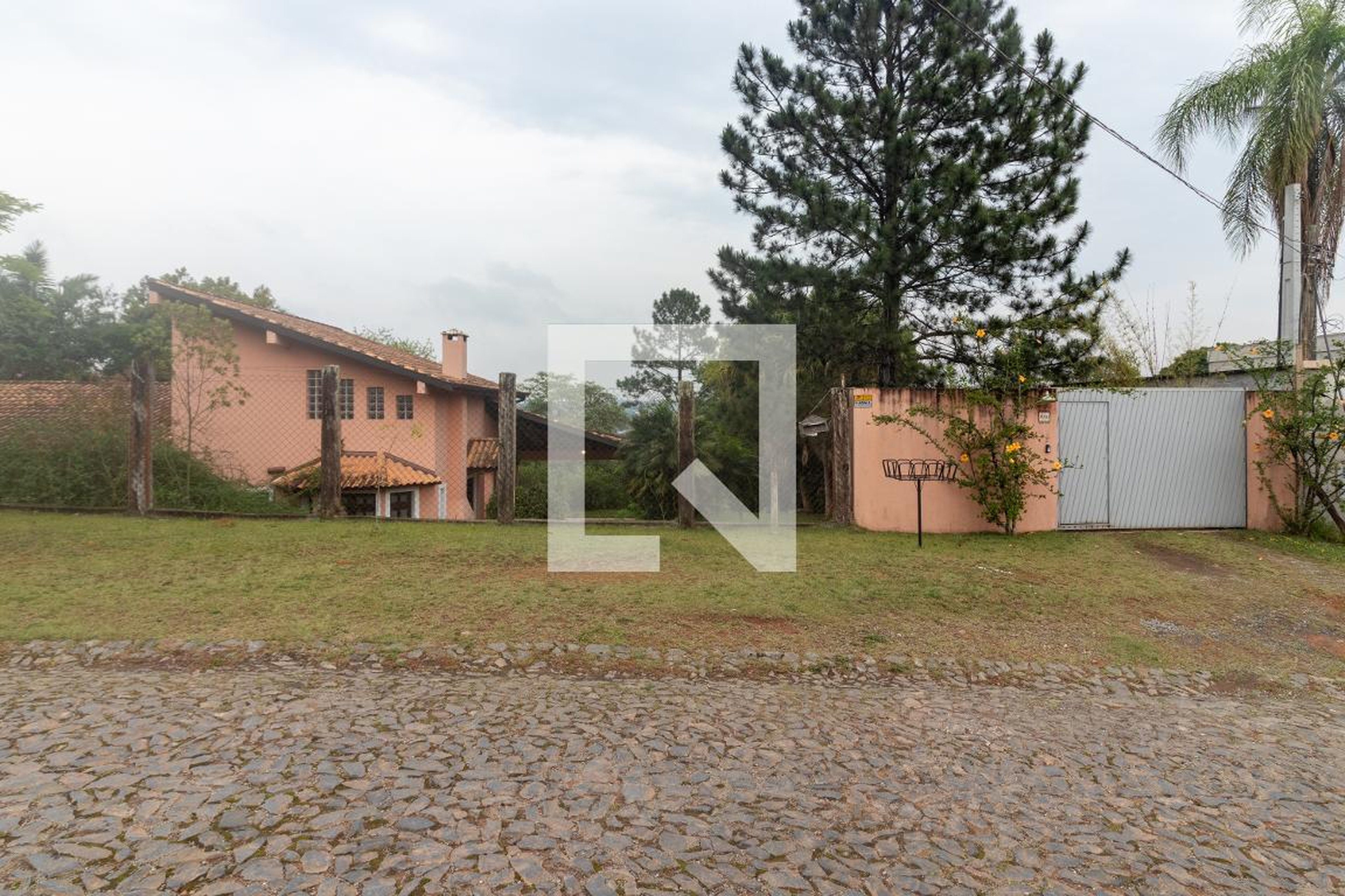 Fachada Condomínio em Estrada do Lutero, 980