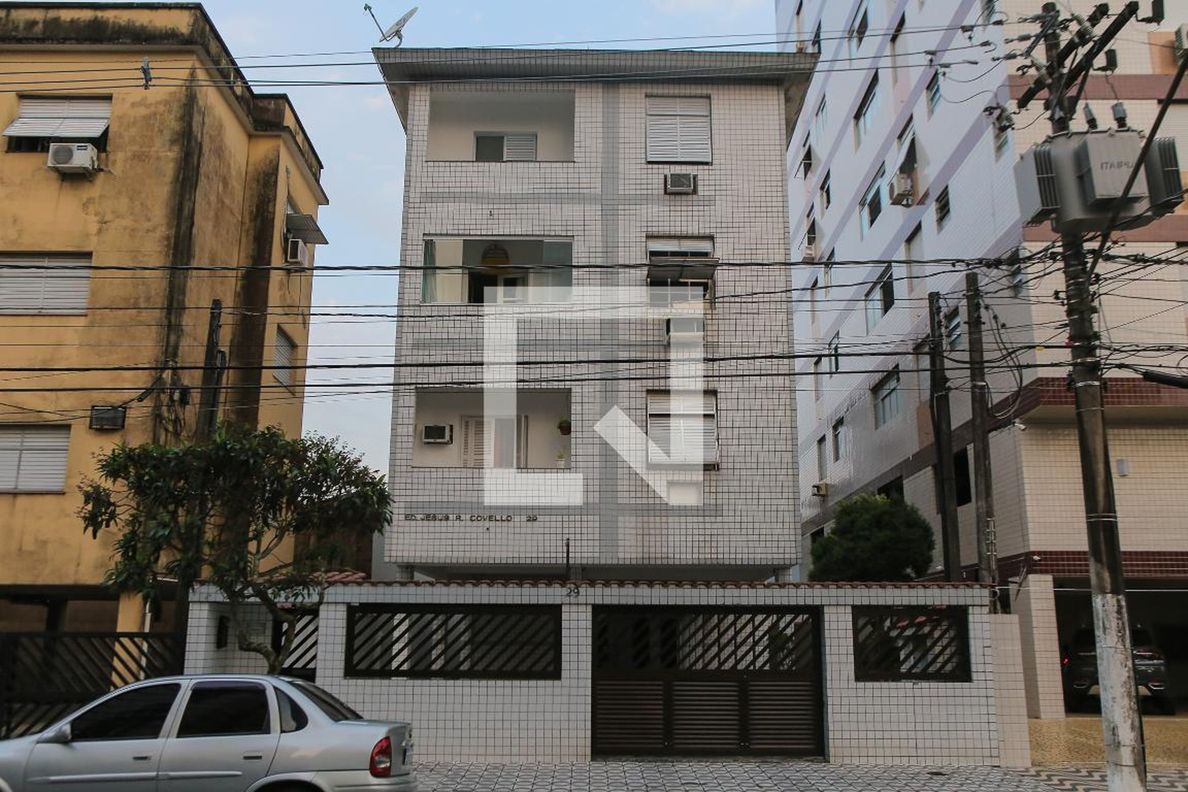 Fachada Condomínio em Rua Dona Ana Nery, 29