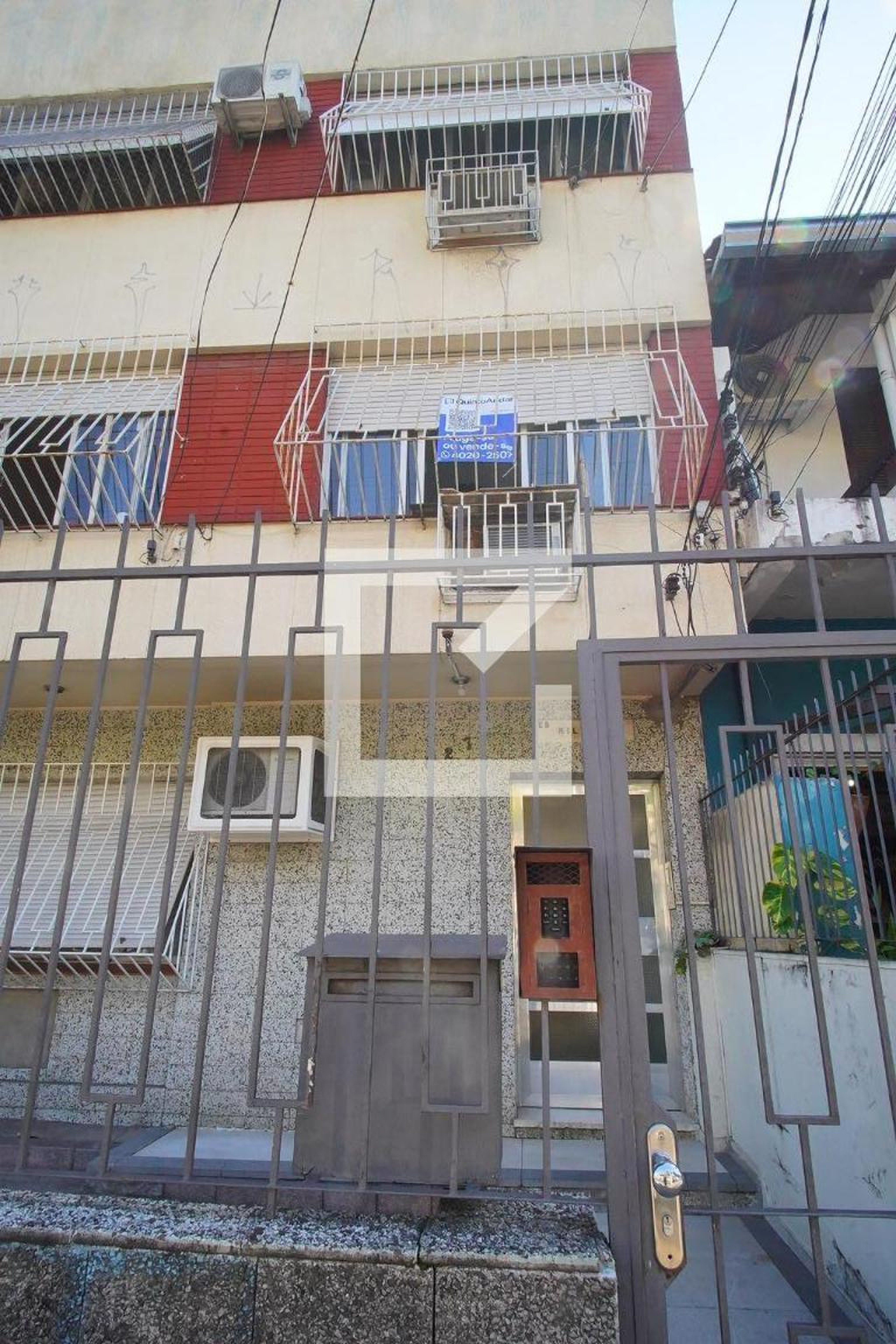 Fachada Condomínio em Rua Mariante, 827