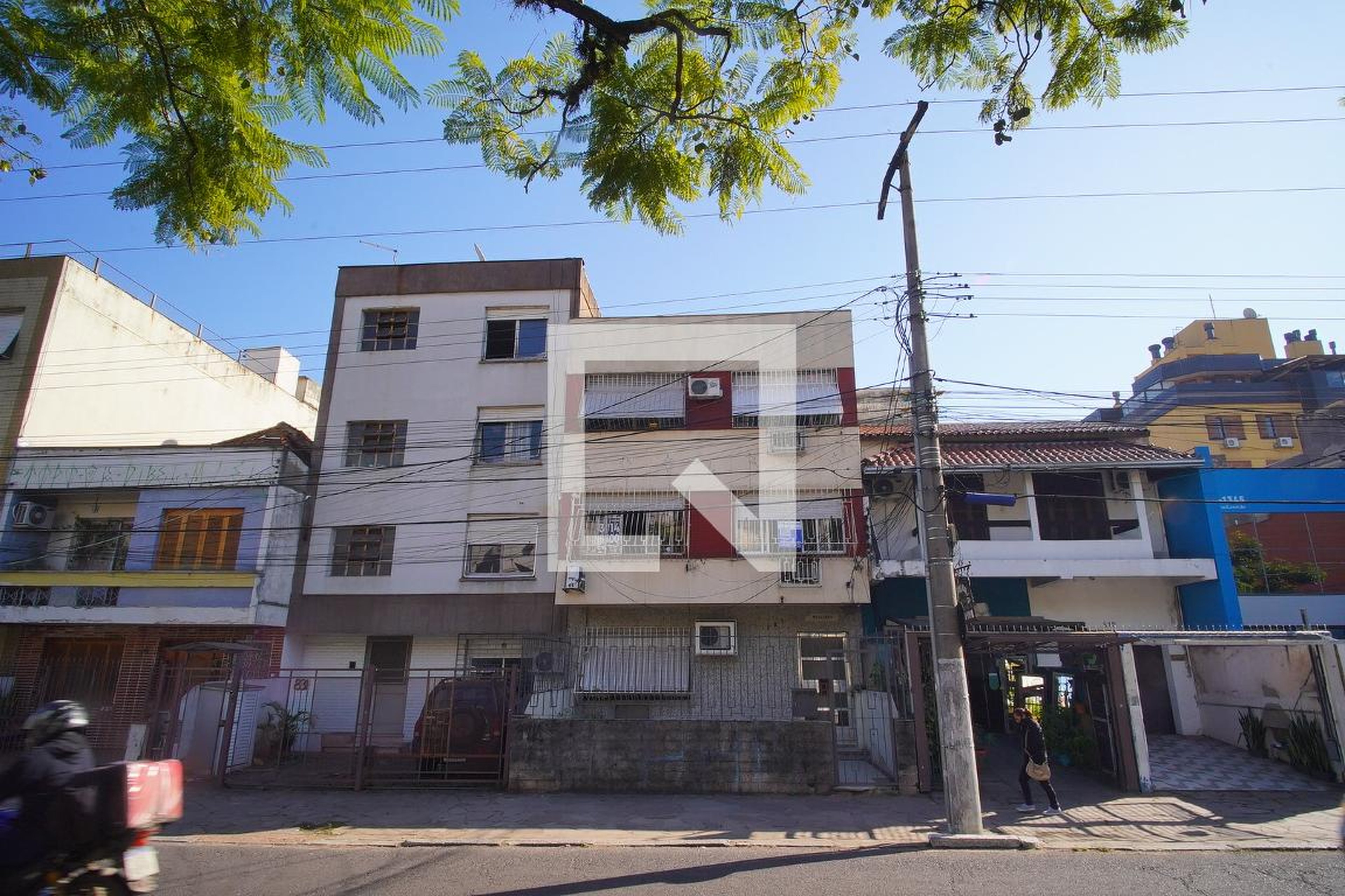 Fachada do condomínio Condomínio em Rua Mariante, 827