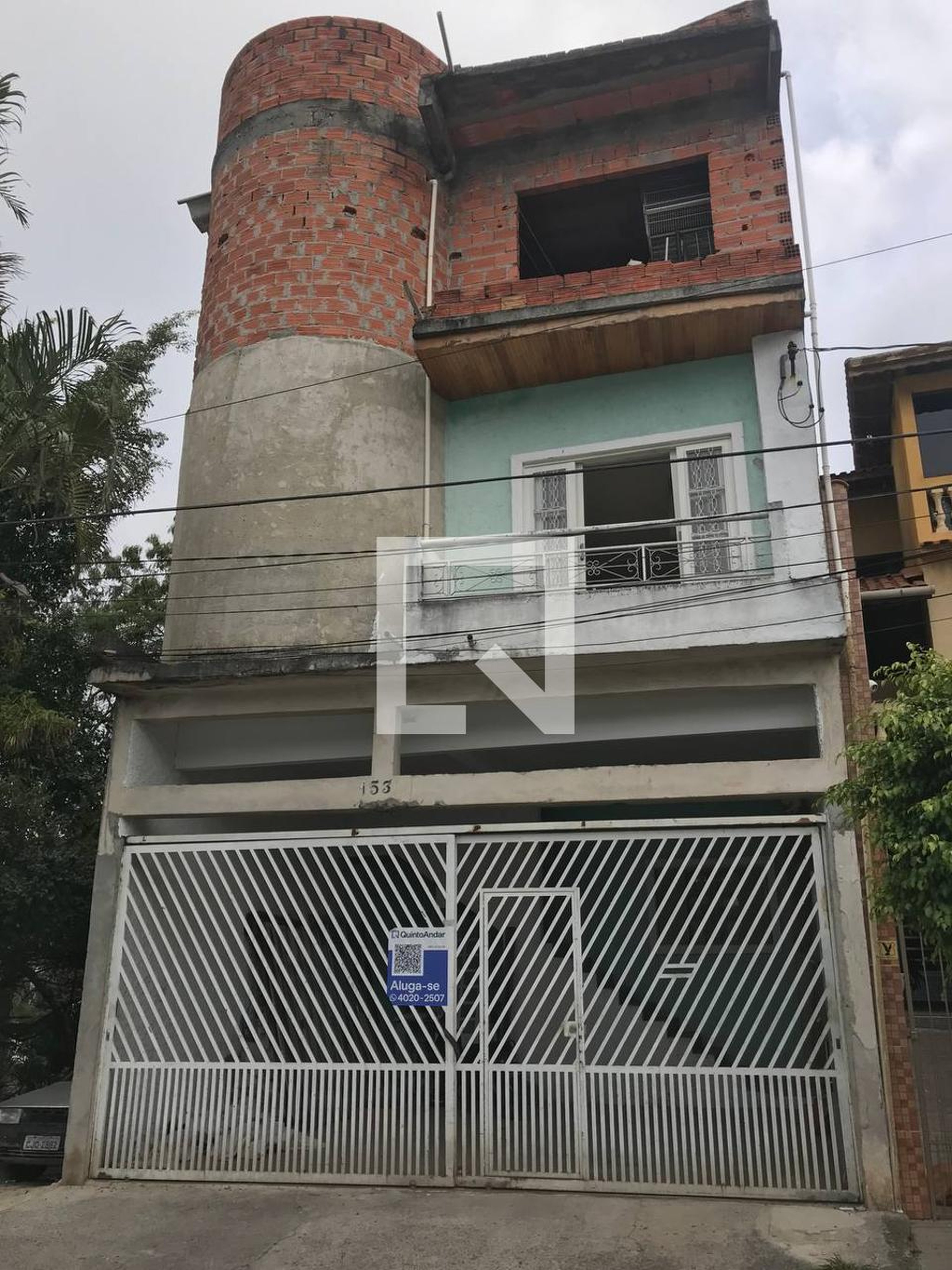 Fachada Condomínio em Rua Uvilha, 153