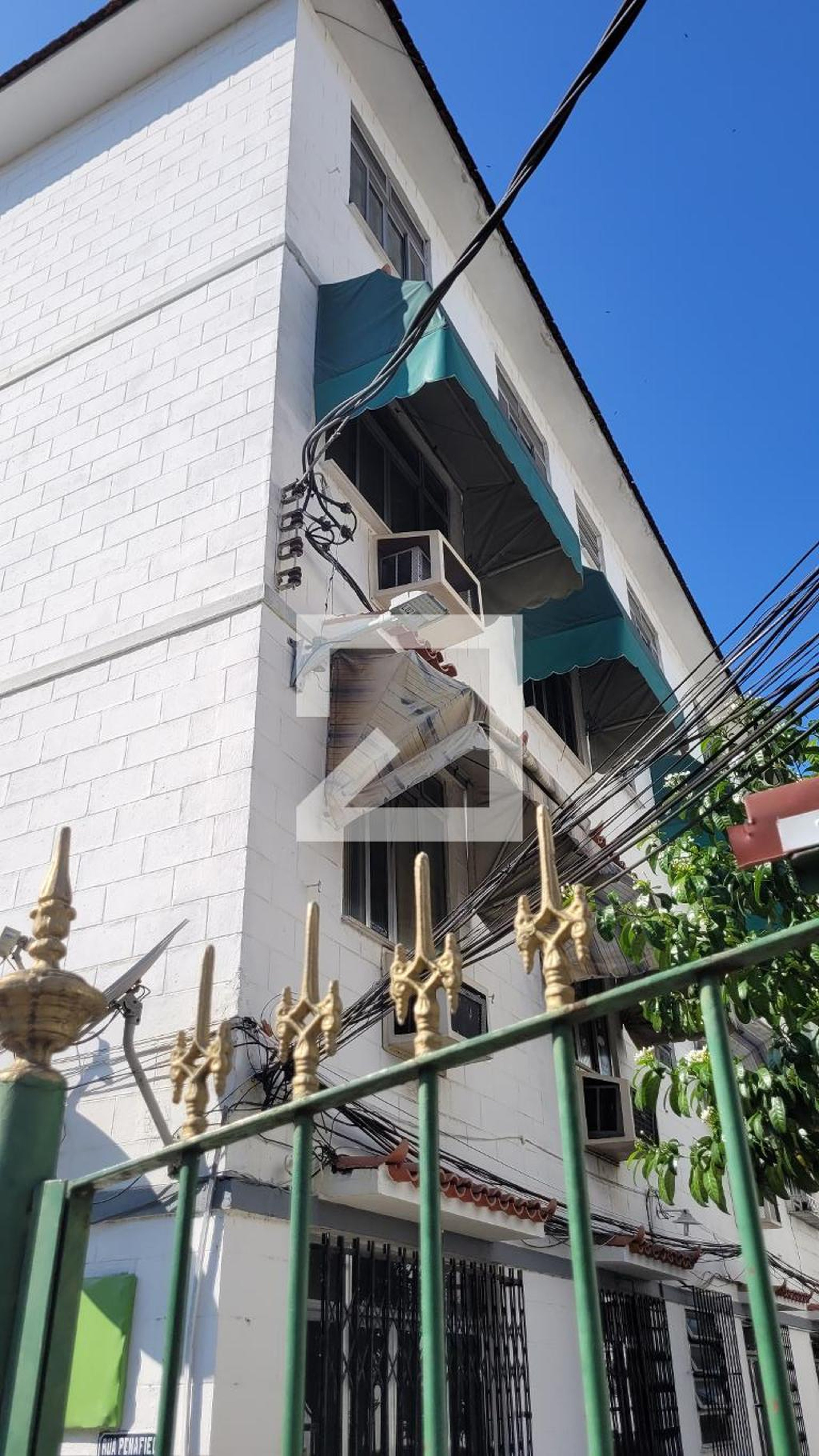 Fachada Condomínio em Rua Trás Os Montes, 111