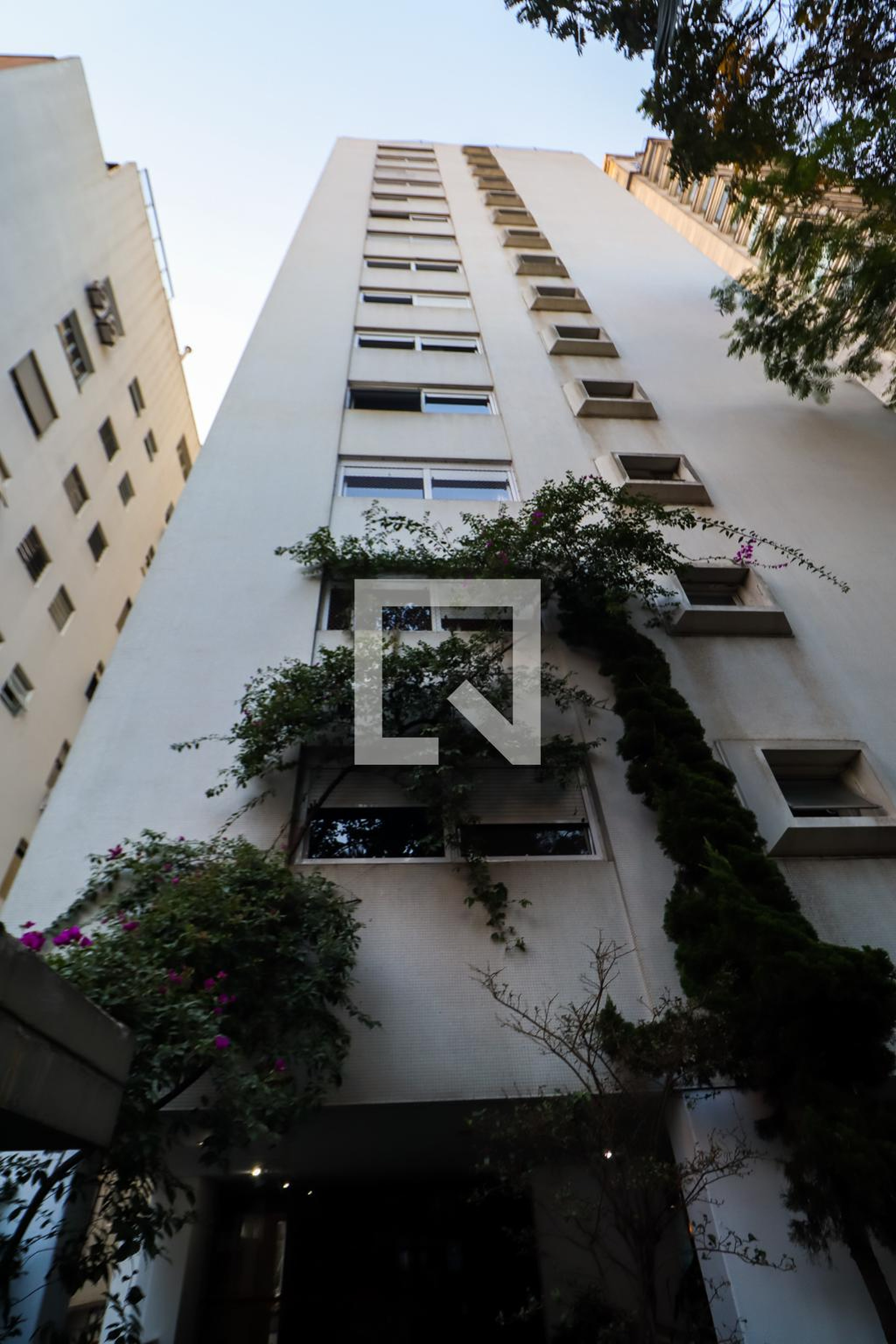 Fachada Condomínio em Rua Peixoto Gomide, 1184