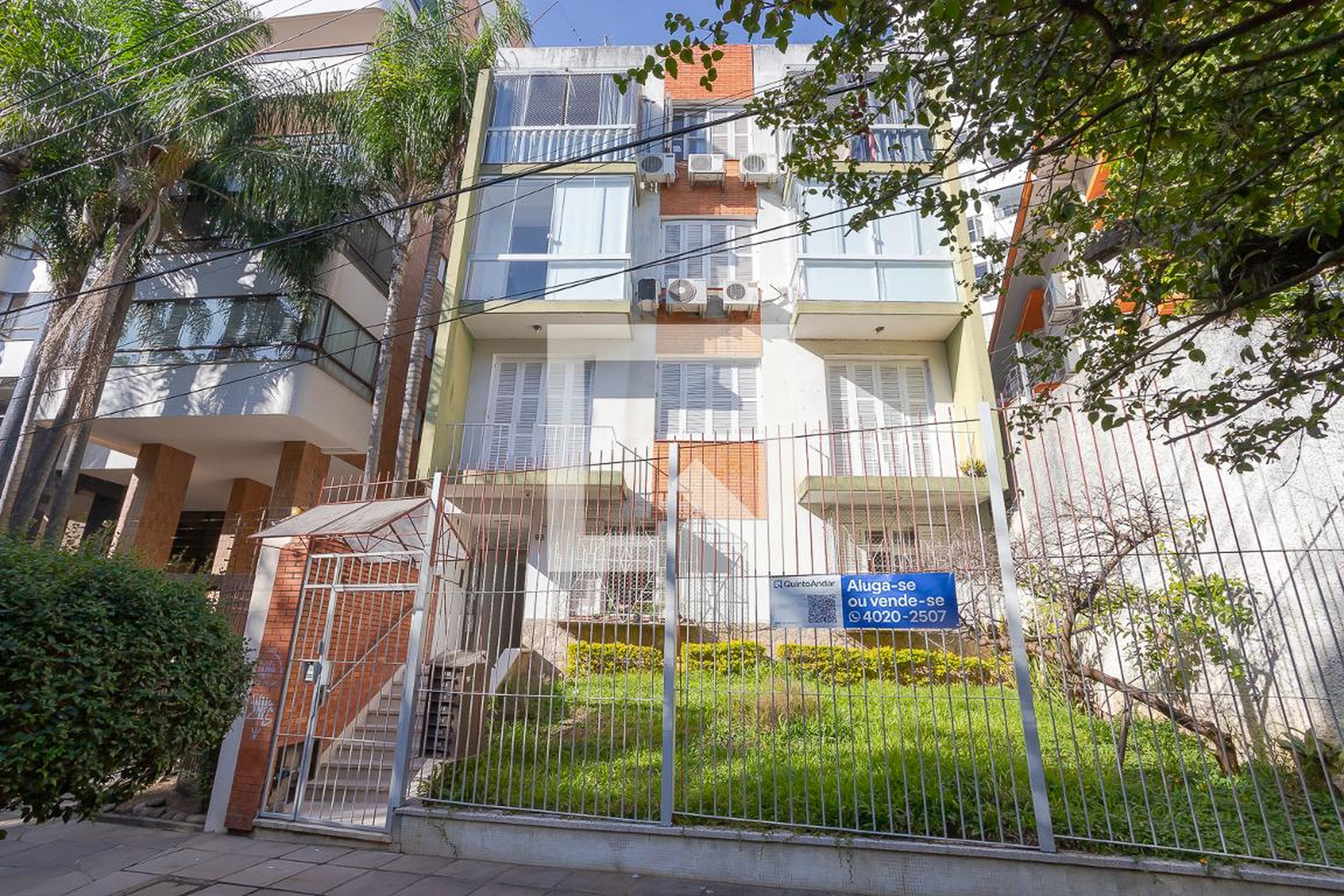 Fachada do Prédio Condomínio em Rua André Puente, 95