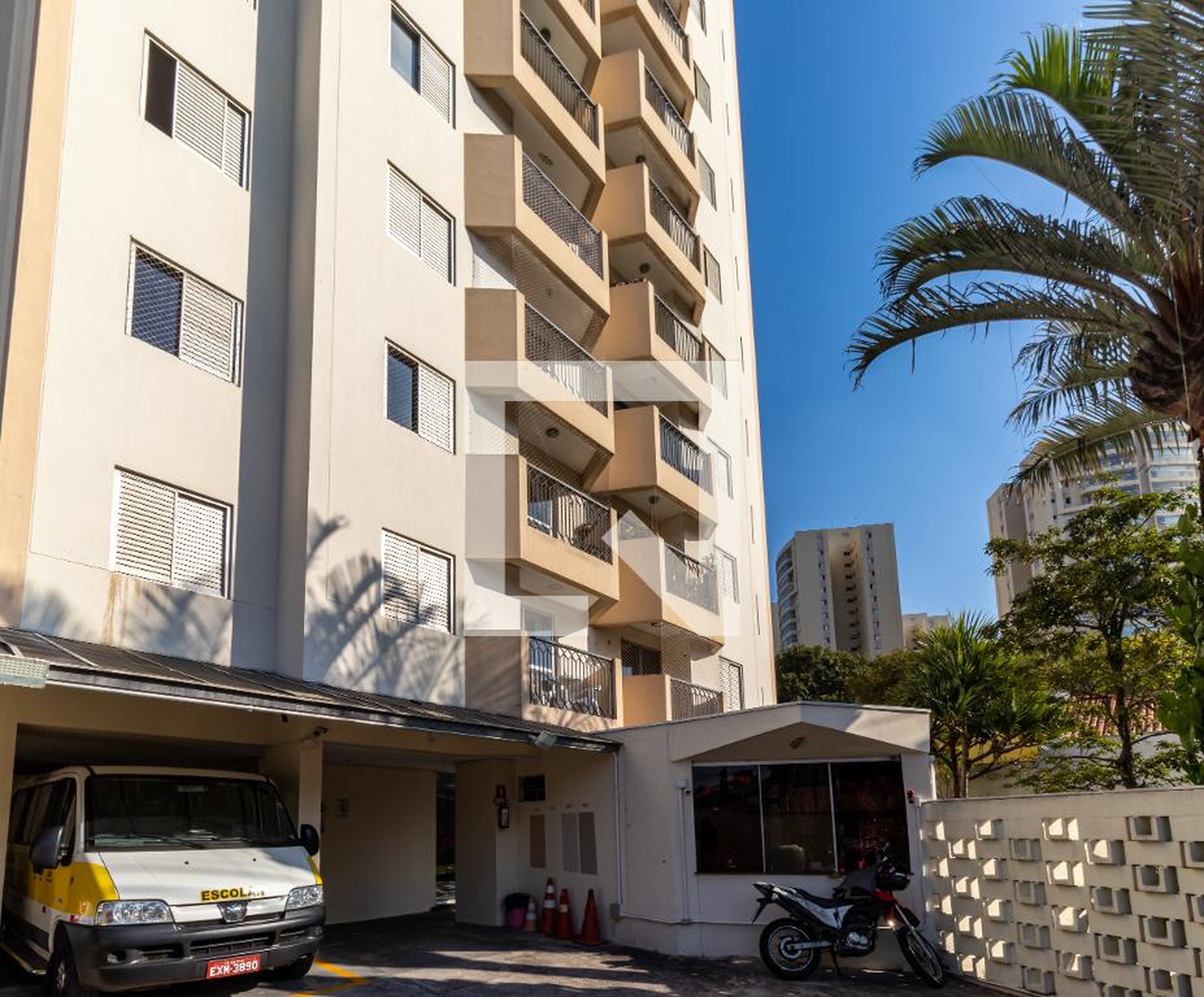 Fachada do Condomínio Condomínio Casa Flora