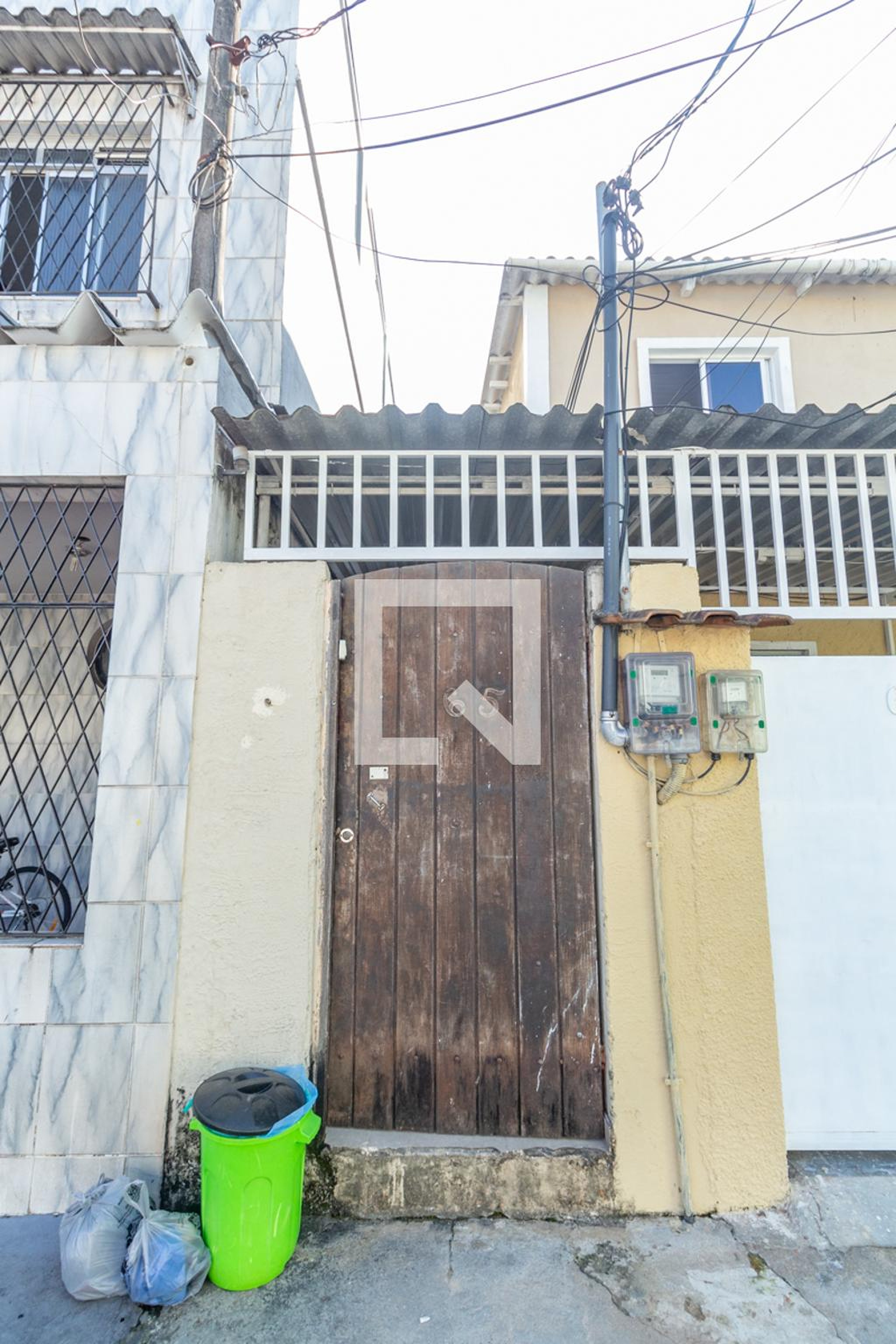 Fachada Condomínio em Estrada Intendente Magalhães, 188