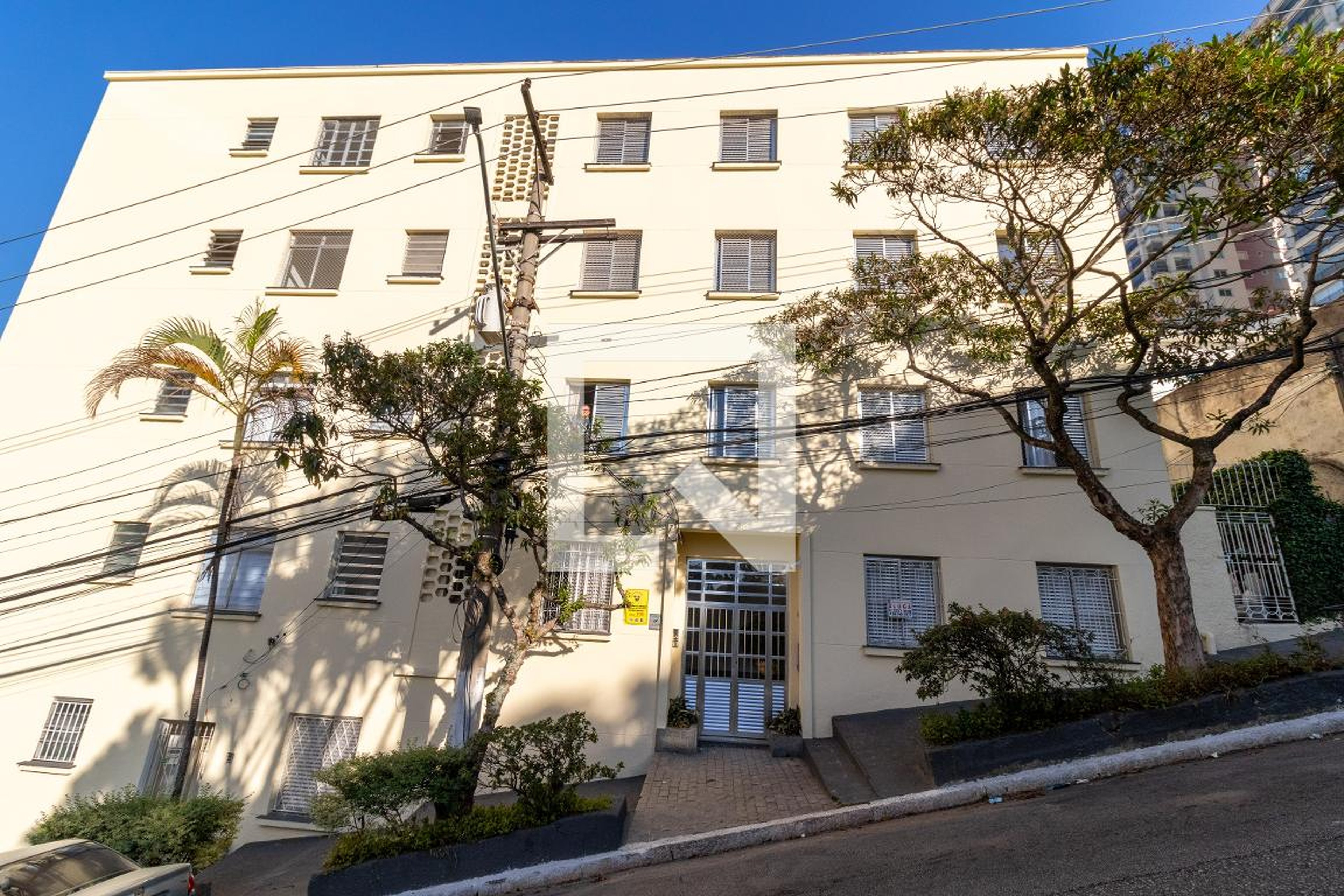 Fachada do Condomínio Condomínio em Rua Frei Vicente do Salvador, 93