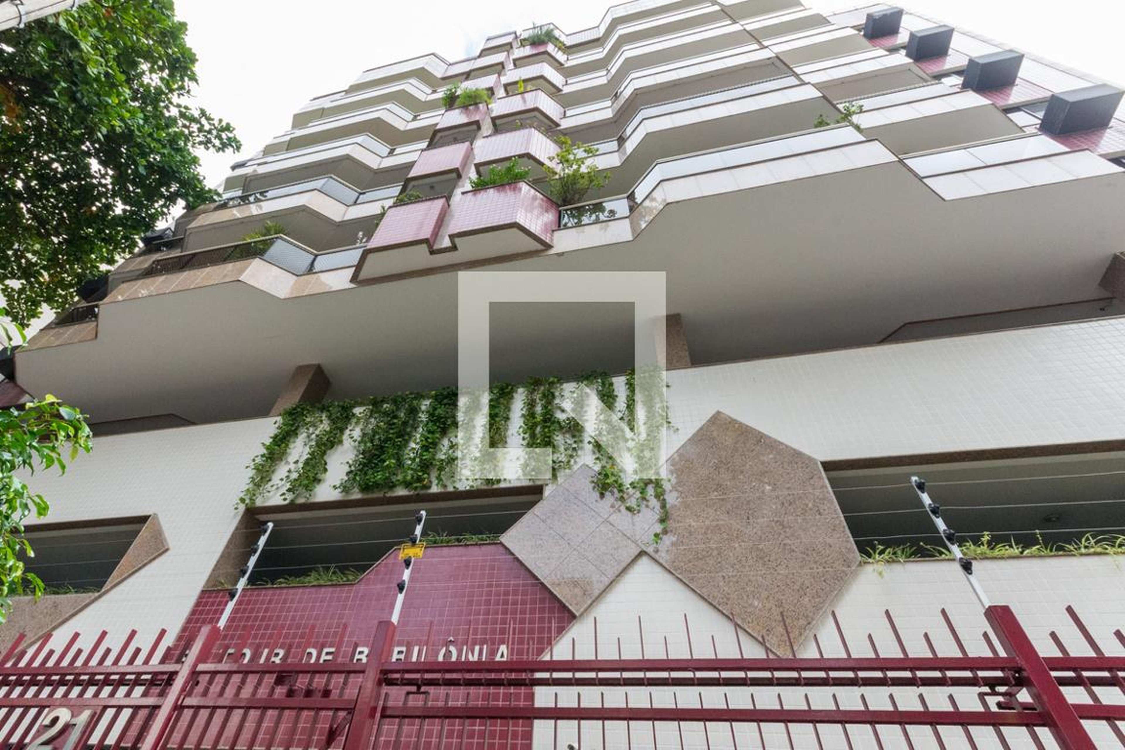 Fachada Condomínio Tour de Babilônia