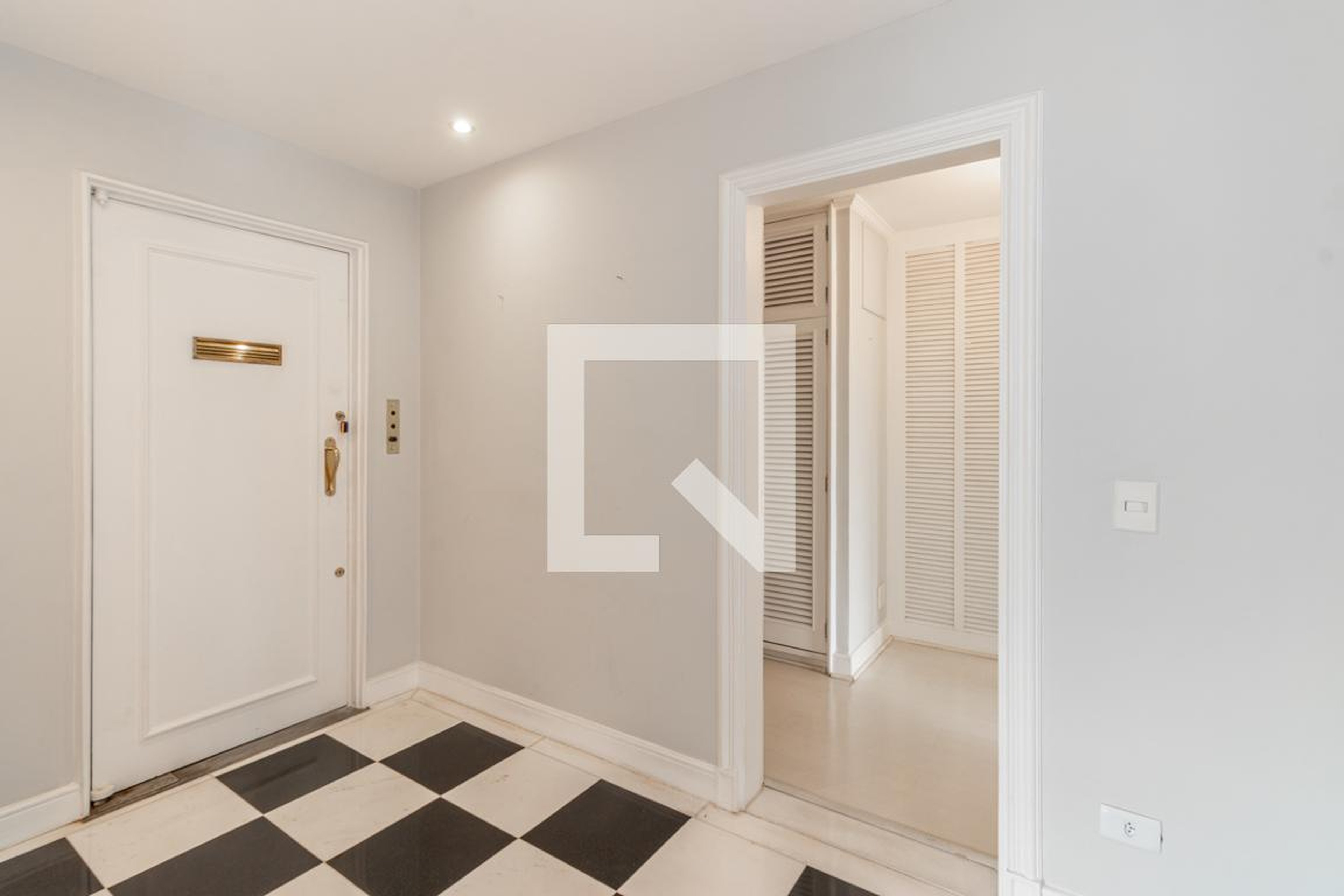 Hall Entrada - Lieta