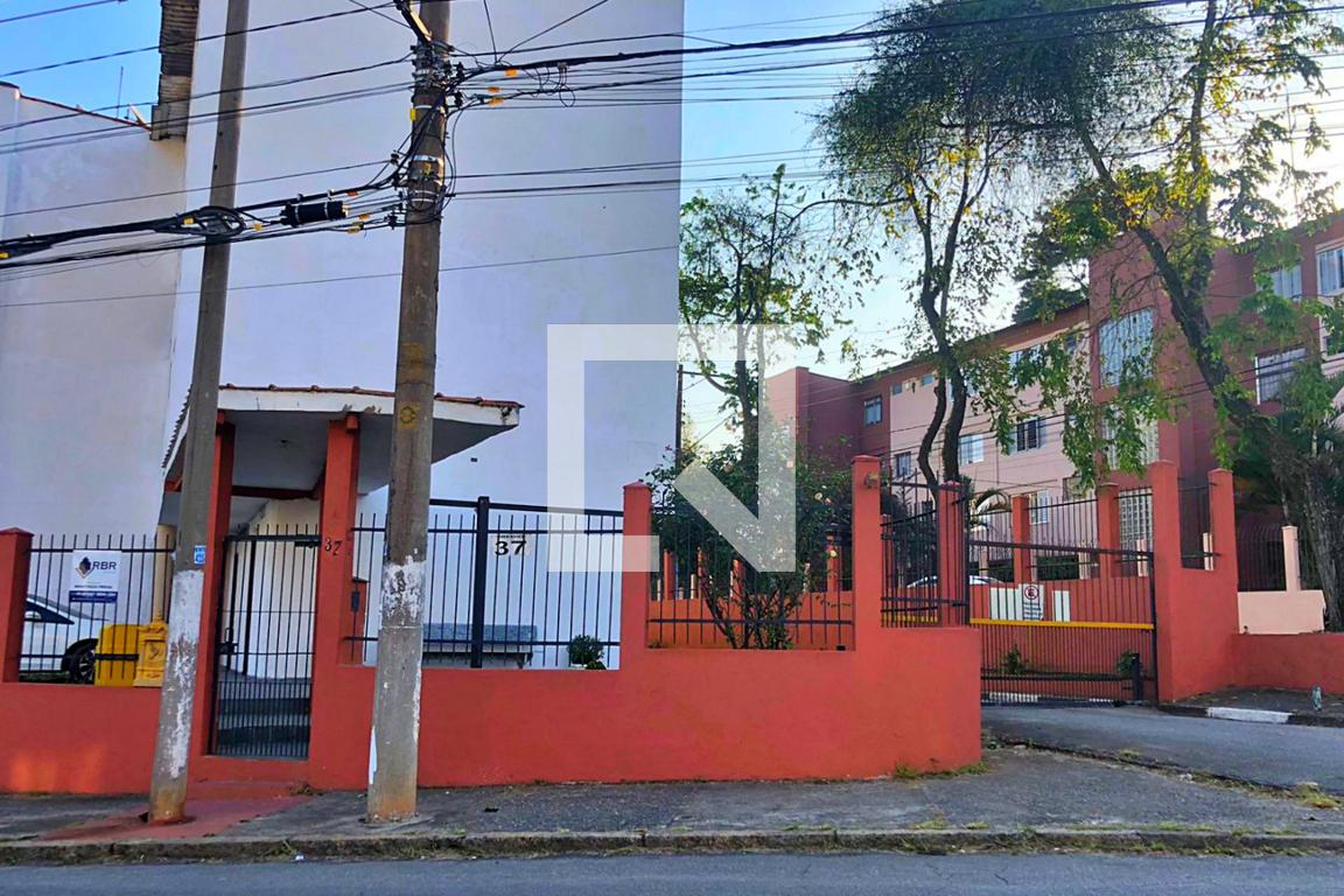 Fachada Condomínio em Rua Antônio Cubas, 37