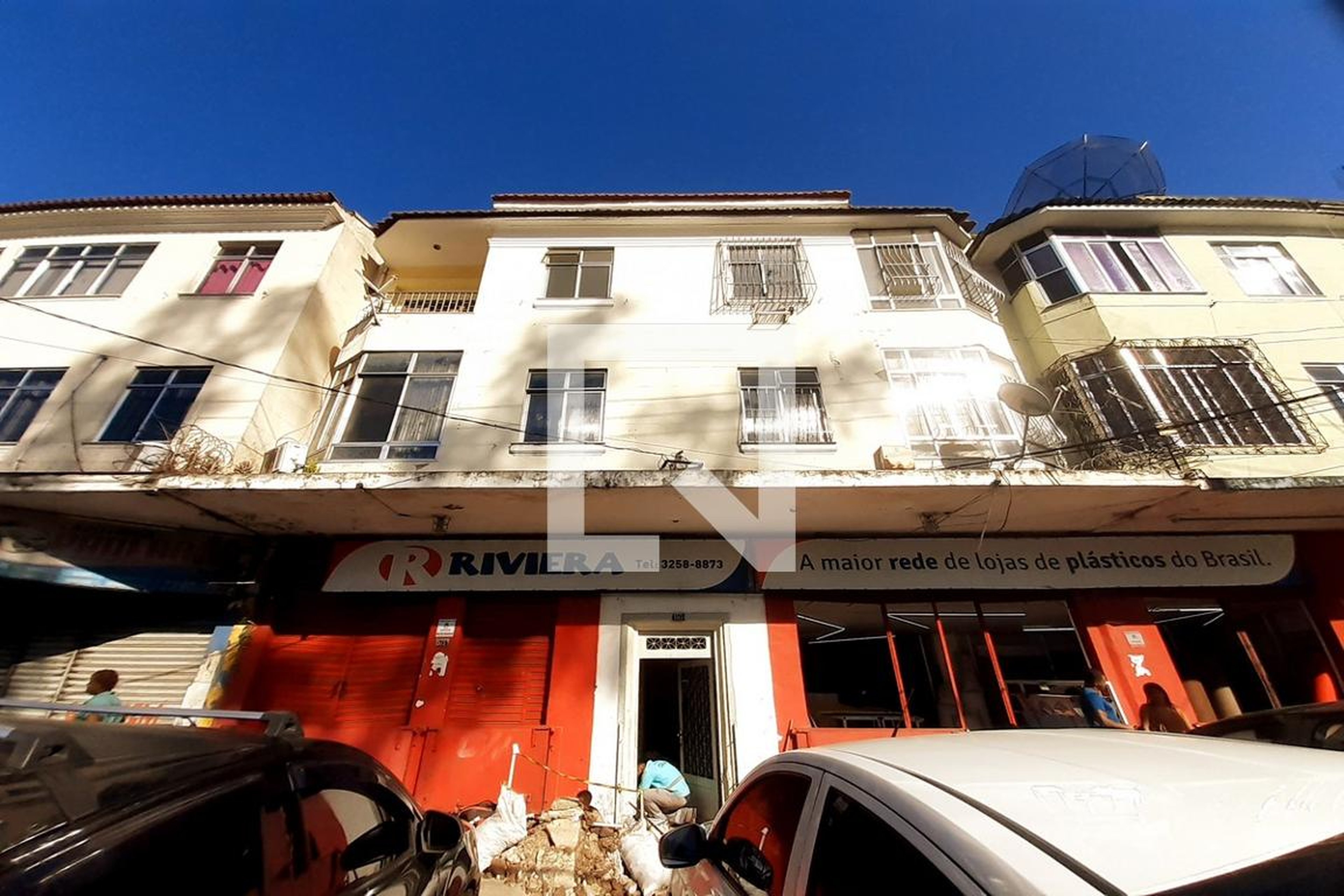 Fachada Condomínio em Avenida dos Democráticos, 1573