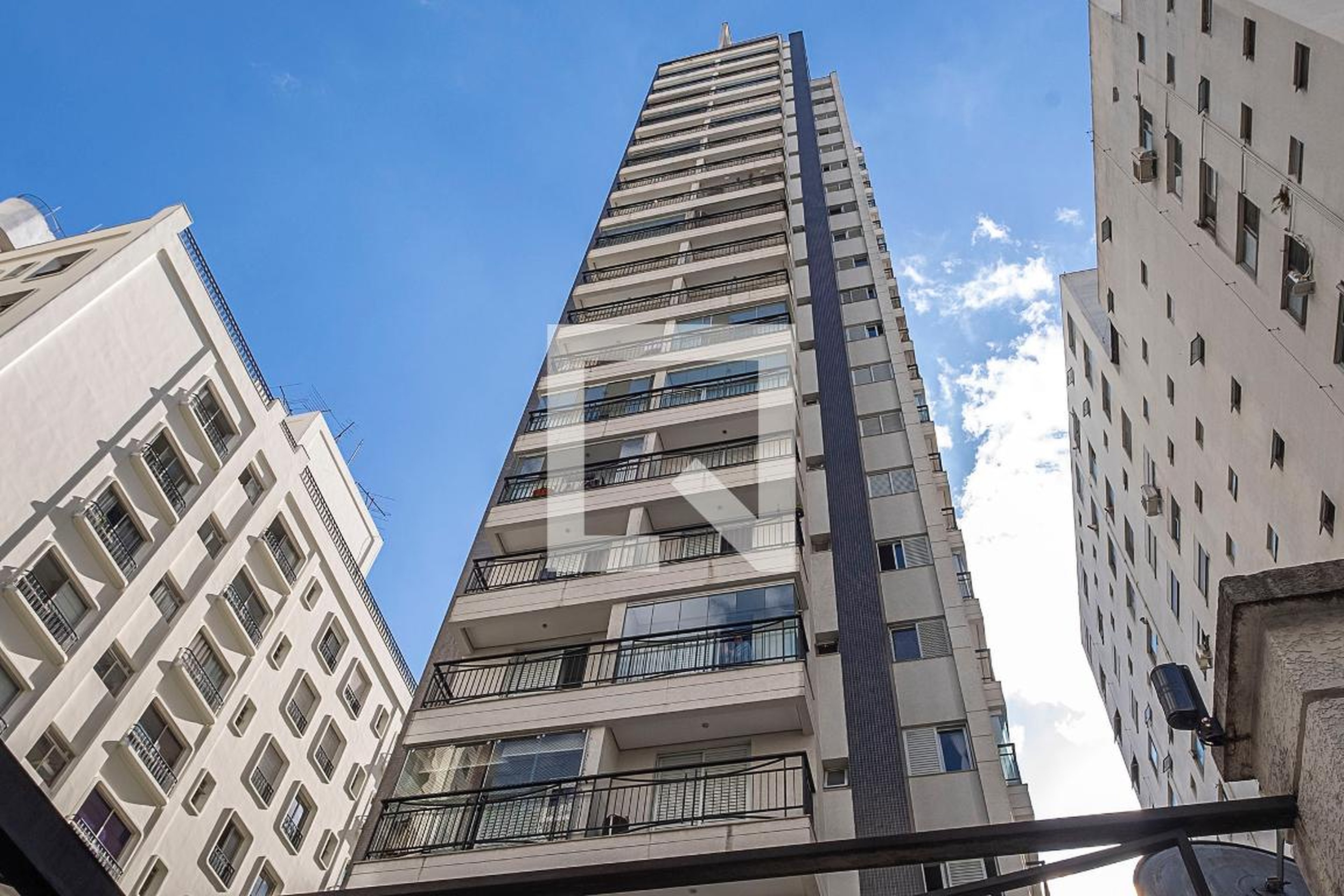 Fachada Condomínio em Alameda Joaquim Eugênio de Lima, 866