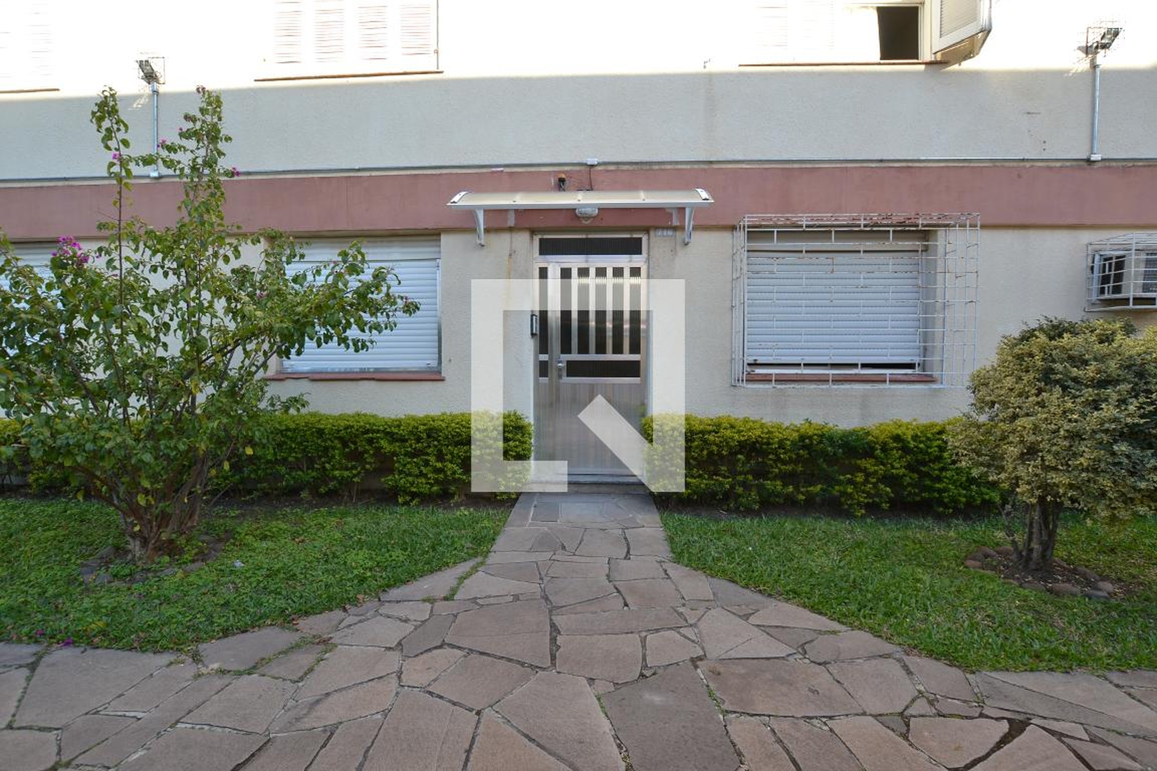 Entrada Condomínio em Rua Doutor Castro de Menezes, 716