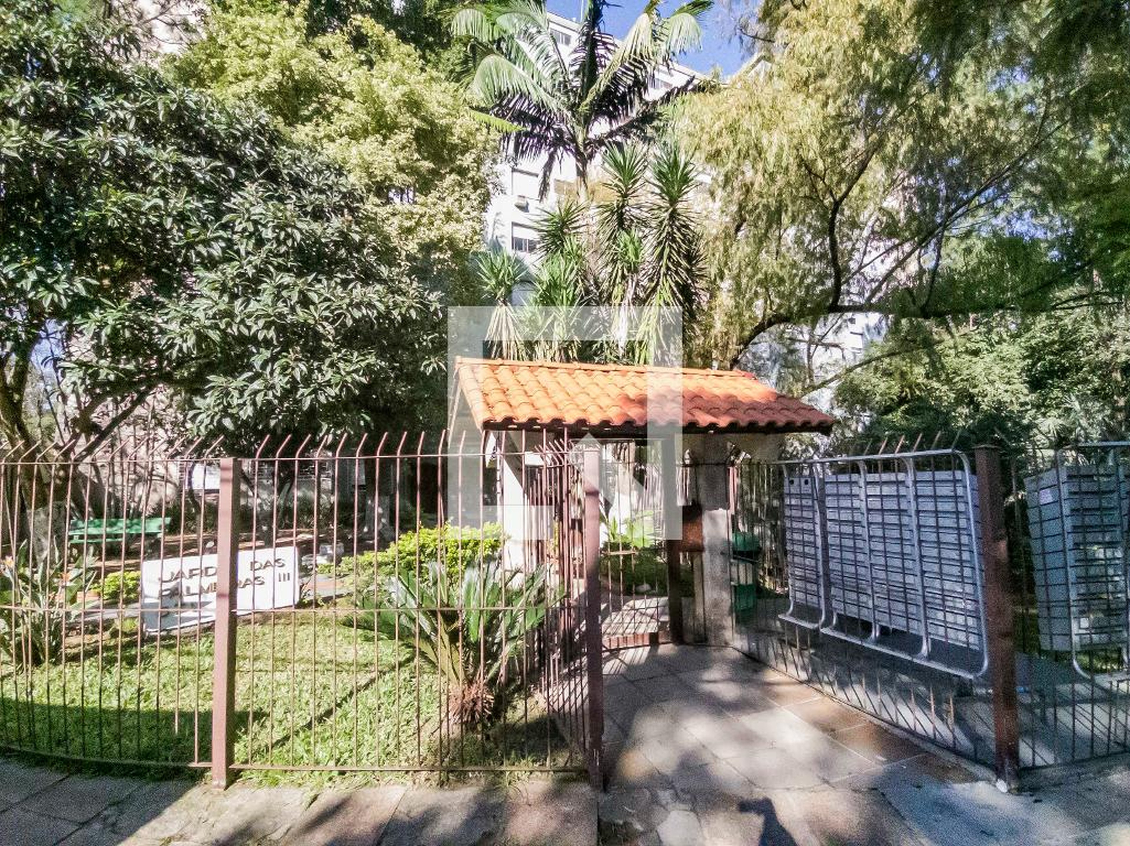 Fachada do Condomínio Condomínio Jardim das Palmeiras III