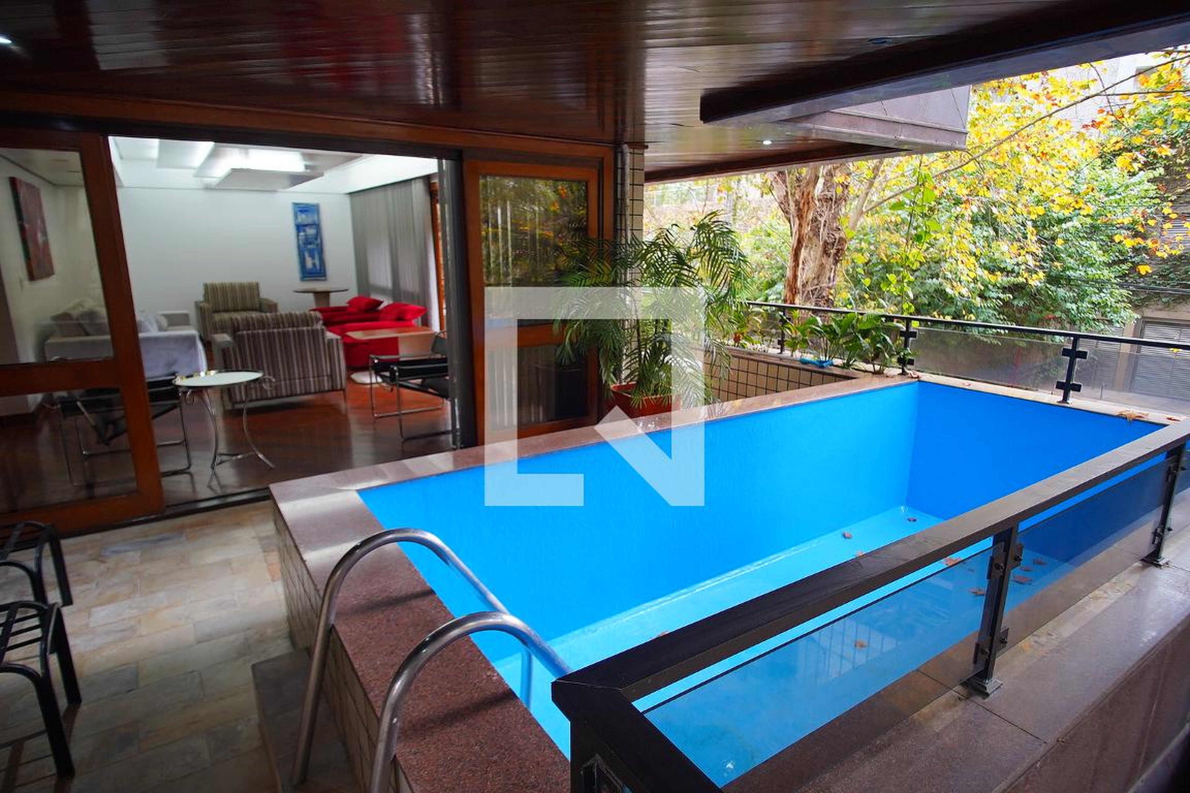 Piscina - Edifício Alhambra