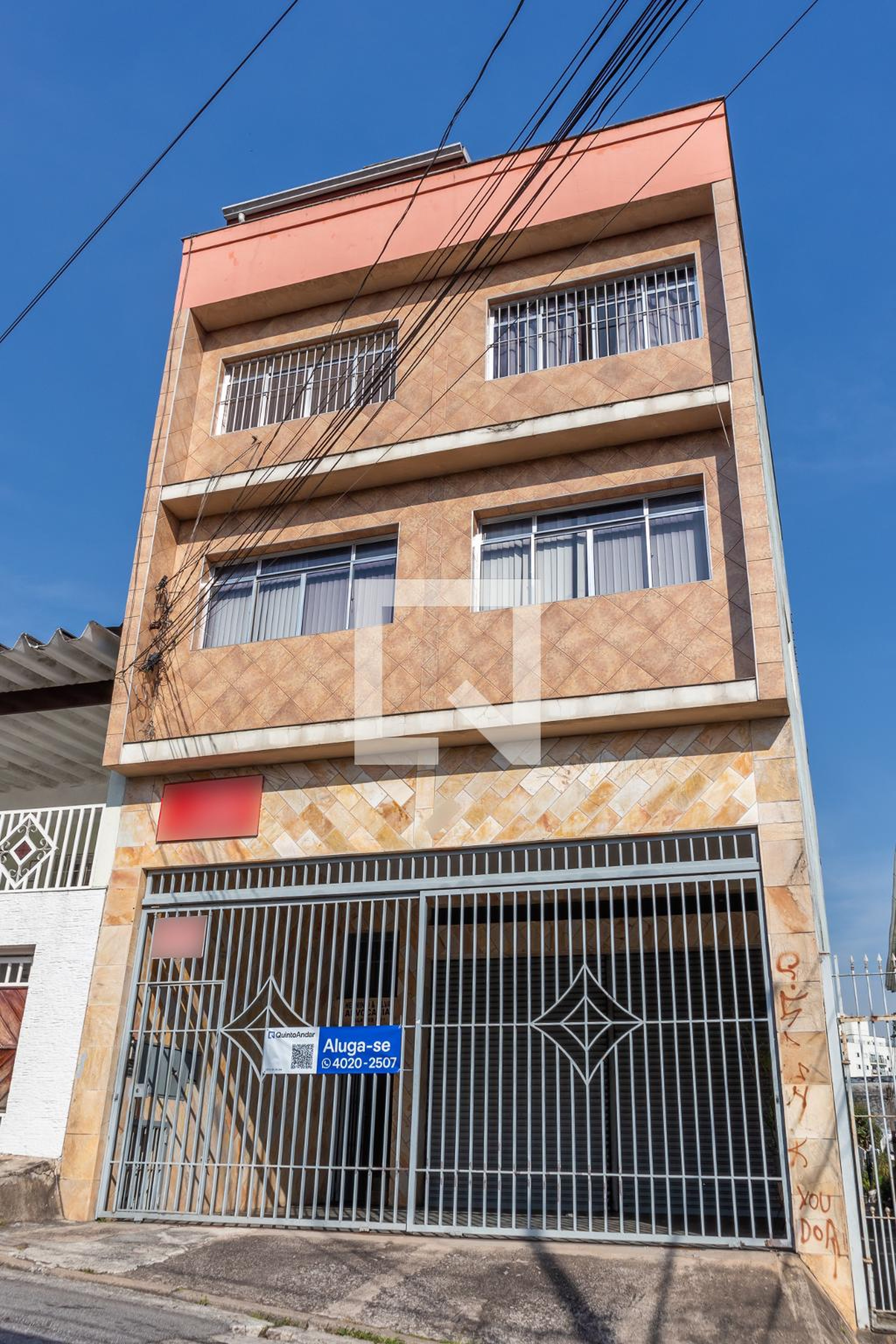 Fachada Condomínio em Rua Elvira, 158