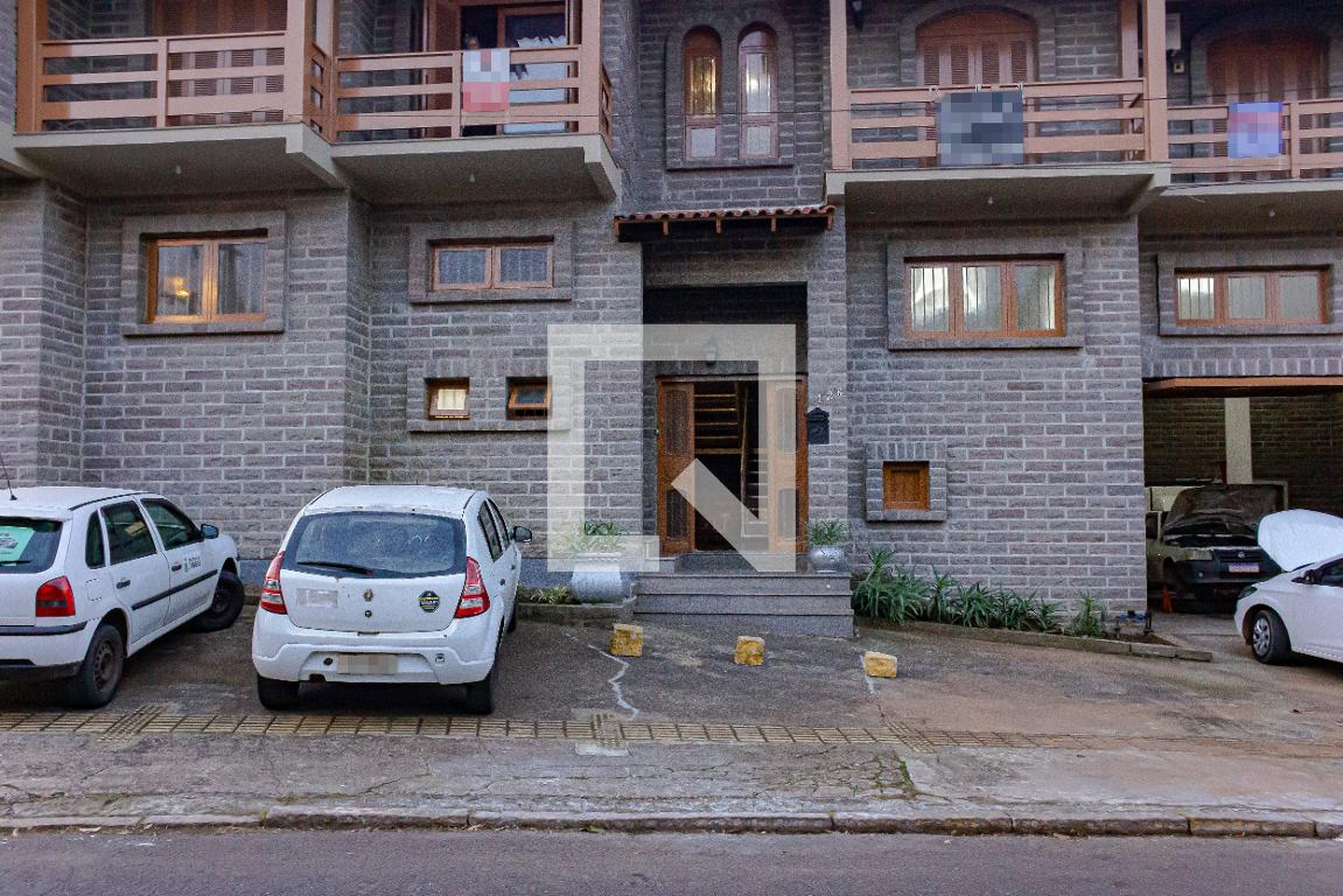 Fachada Condomínio em Rua Major Sezefredo, 1339