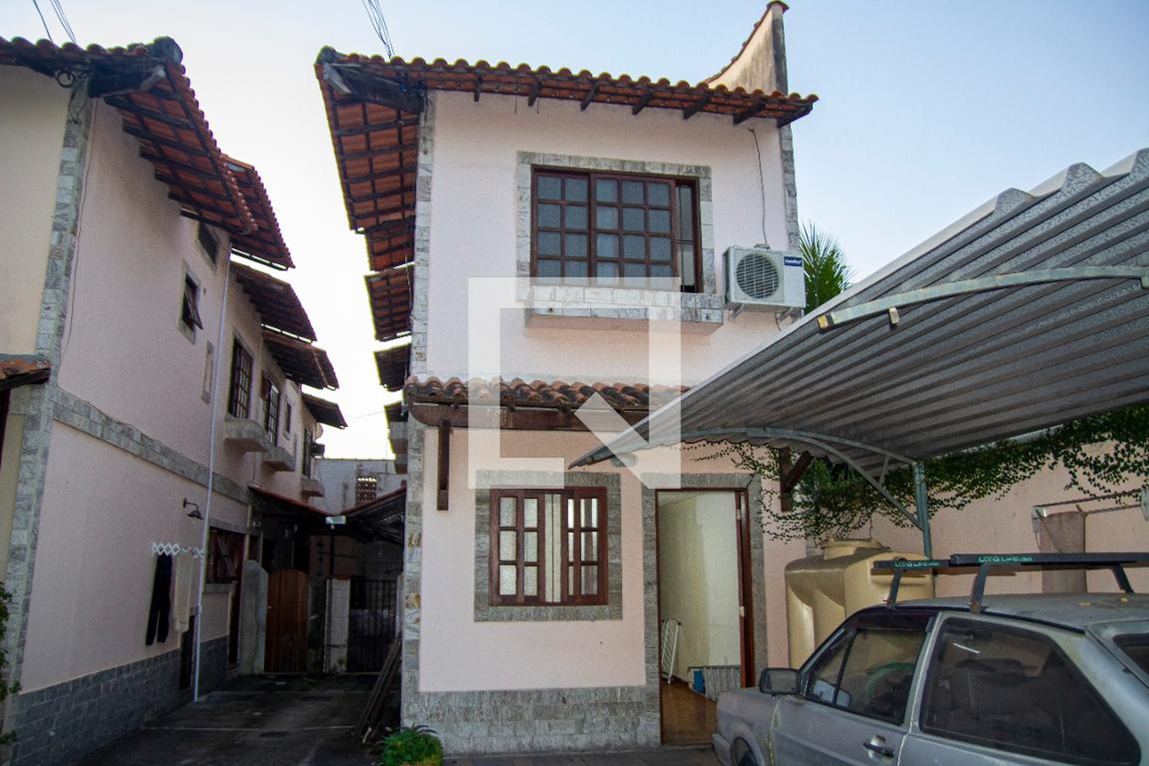 Fachada Condomínio em Rua Rodolfo Teixeira, 39