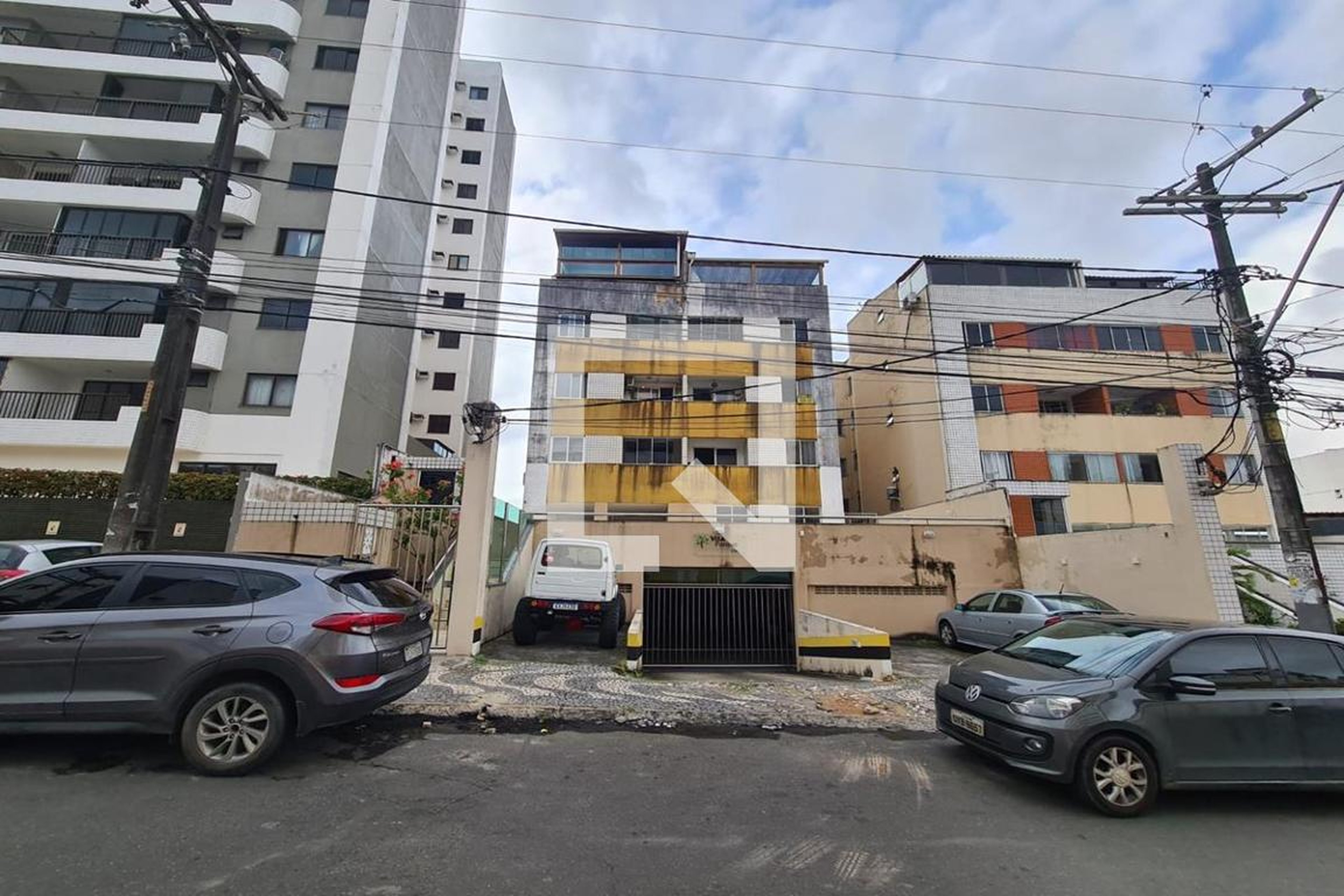 Fachada Condomínio em Rua Doutor Genésio Salles, 556