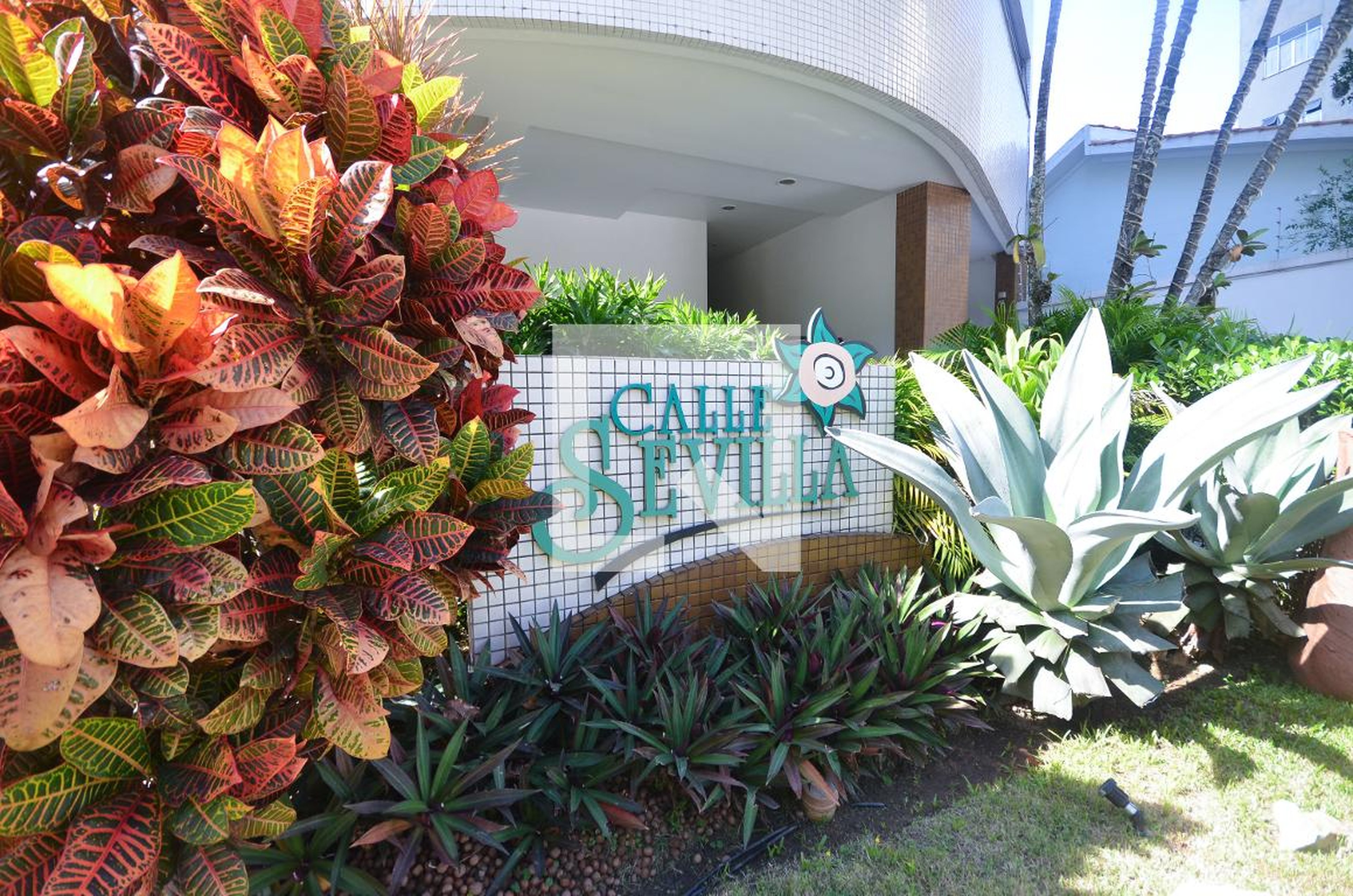 Fachada Condomínio Calle Sevilla