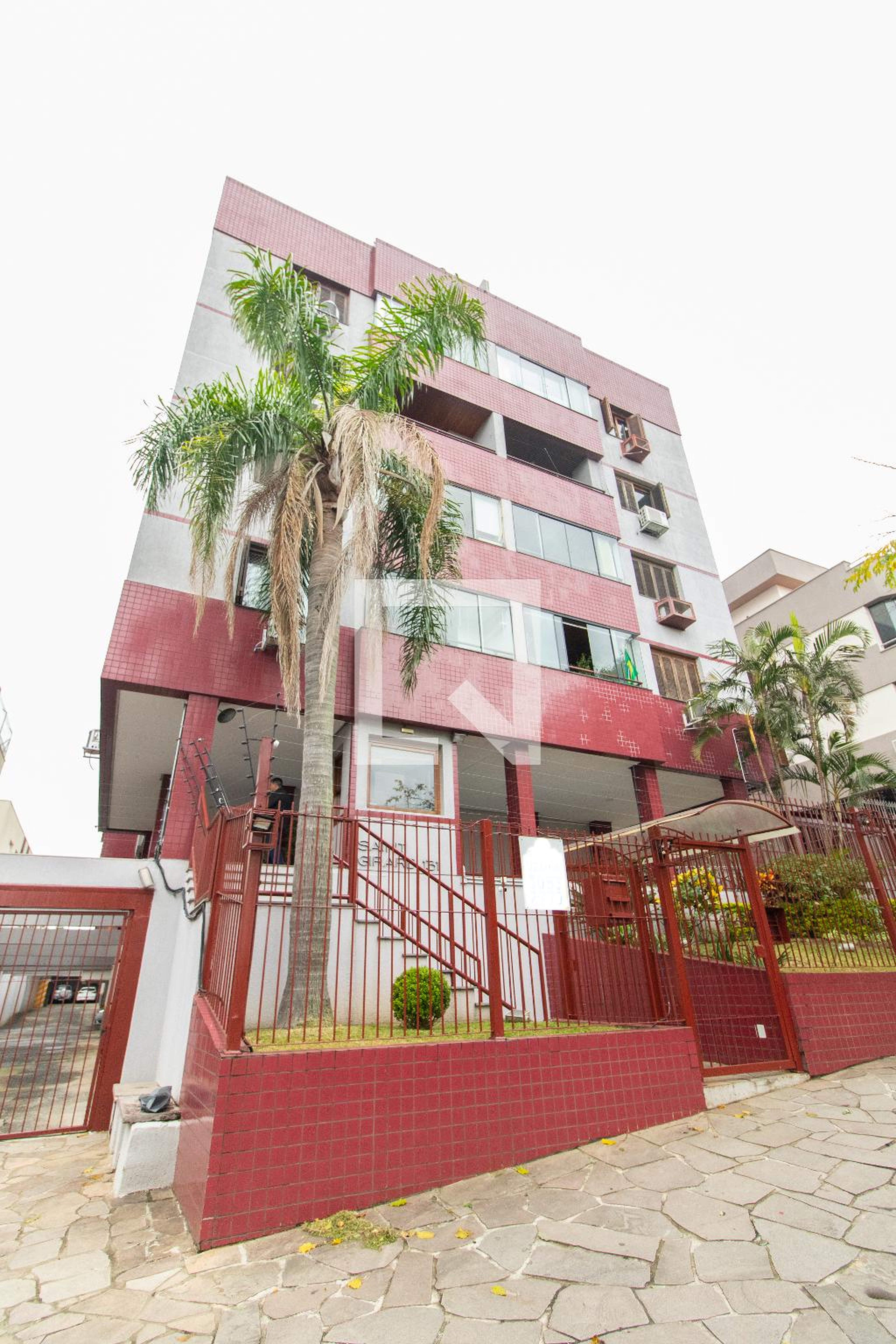 Fachada Condomínio em Rua Luiz de Camões, 131