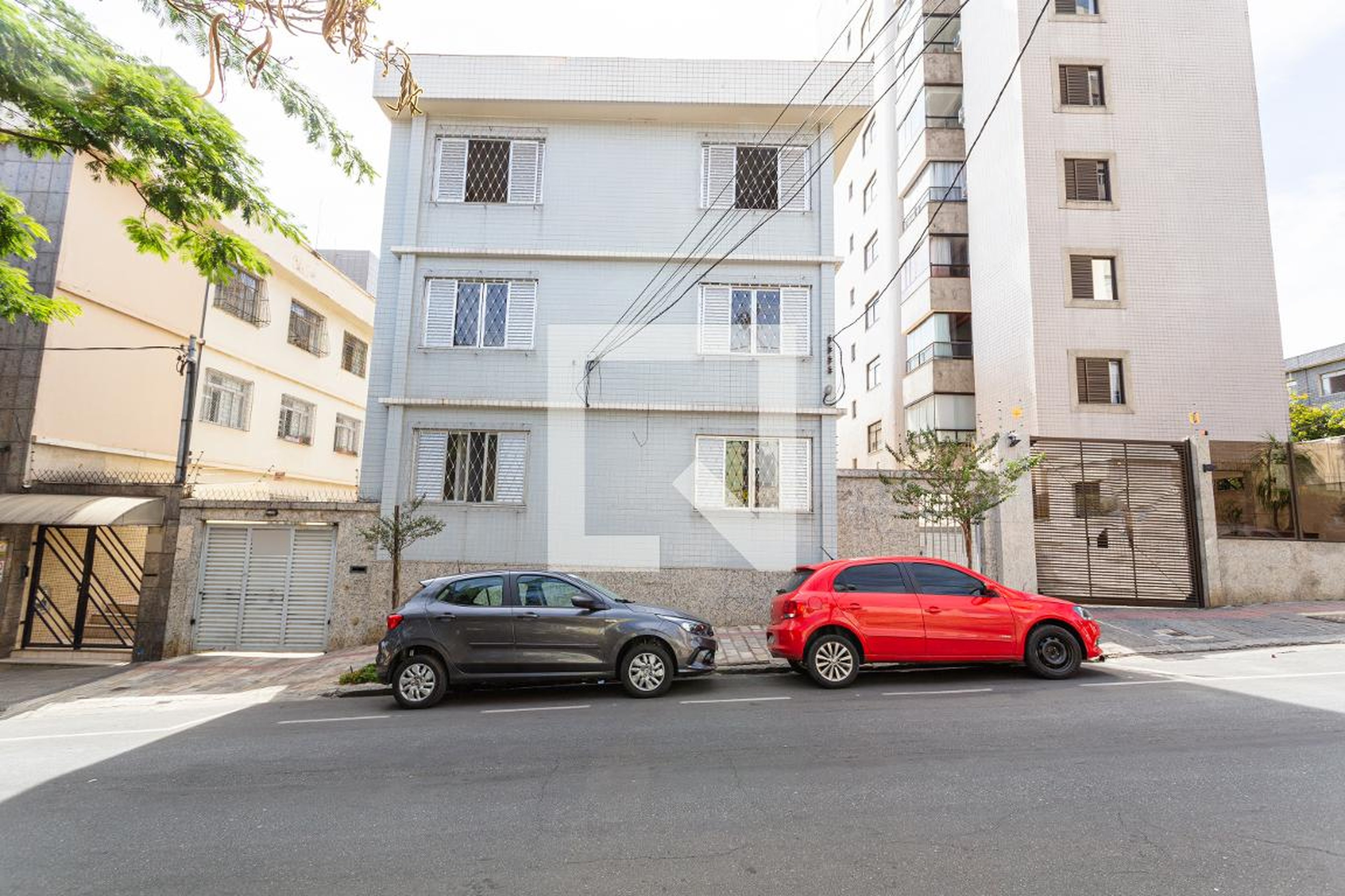 Fachada Condomínio em Rua Juíz Costa Val, 107